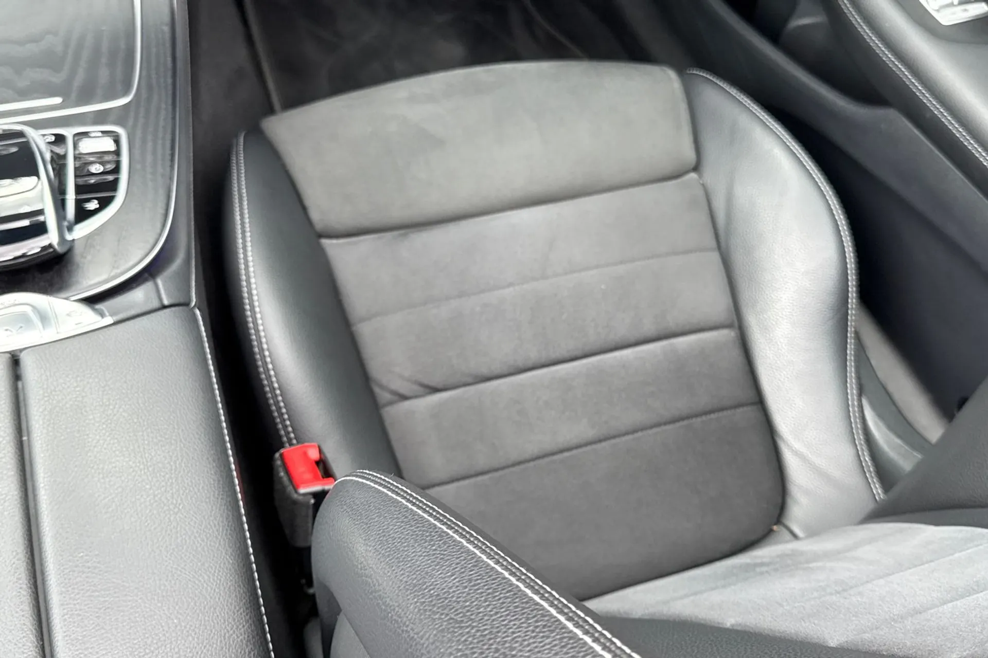 MERCEDES-BENZ E CLASS thumbnail image number 35