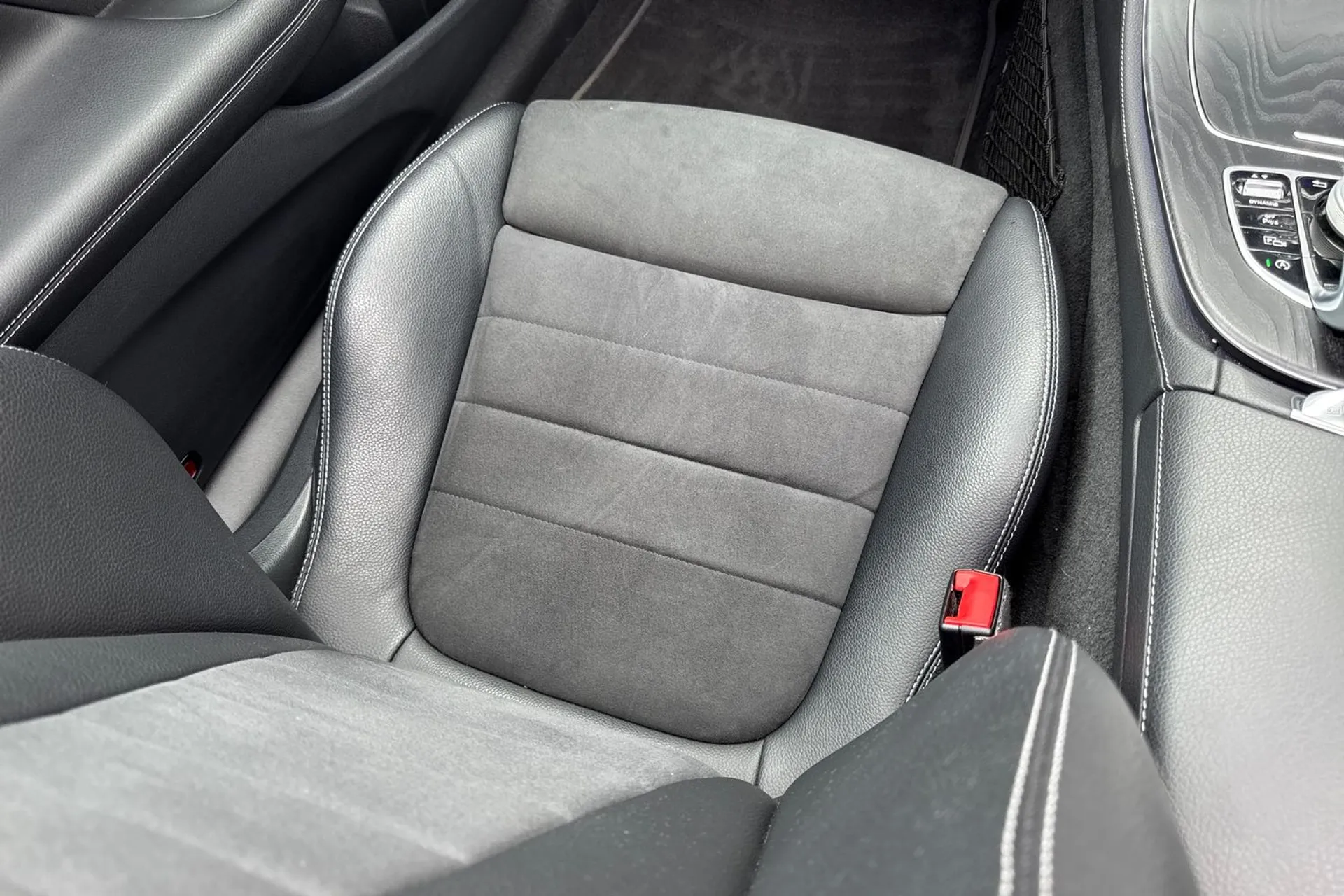 MERCEDES-BENZ E CLASS thumbnail image number 34