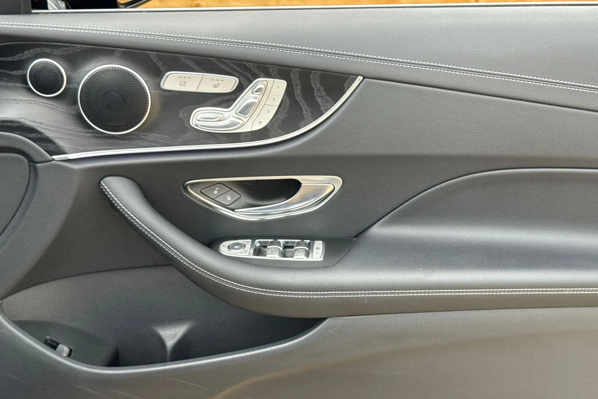 MERCEDES-BENZ E CLASS thumbnail image number 41