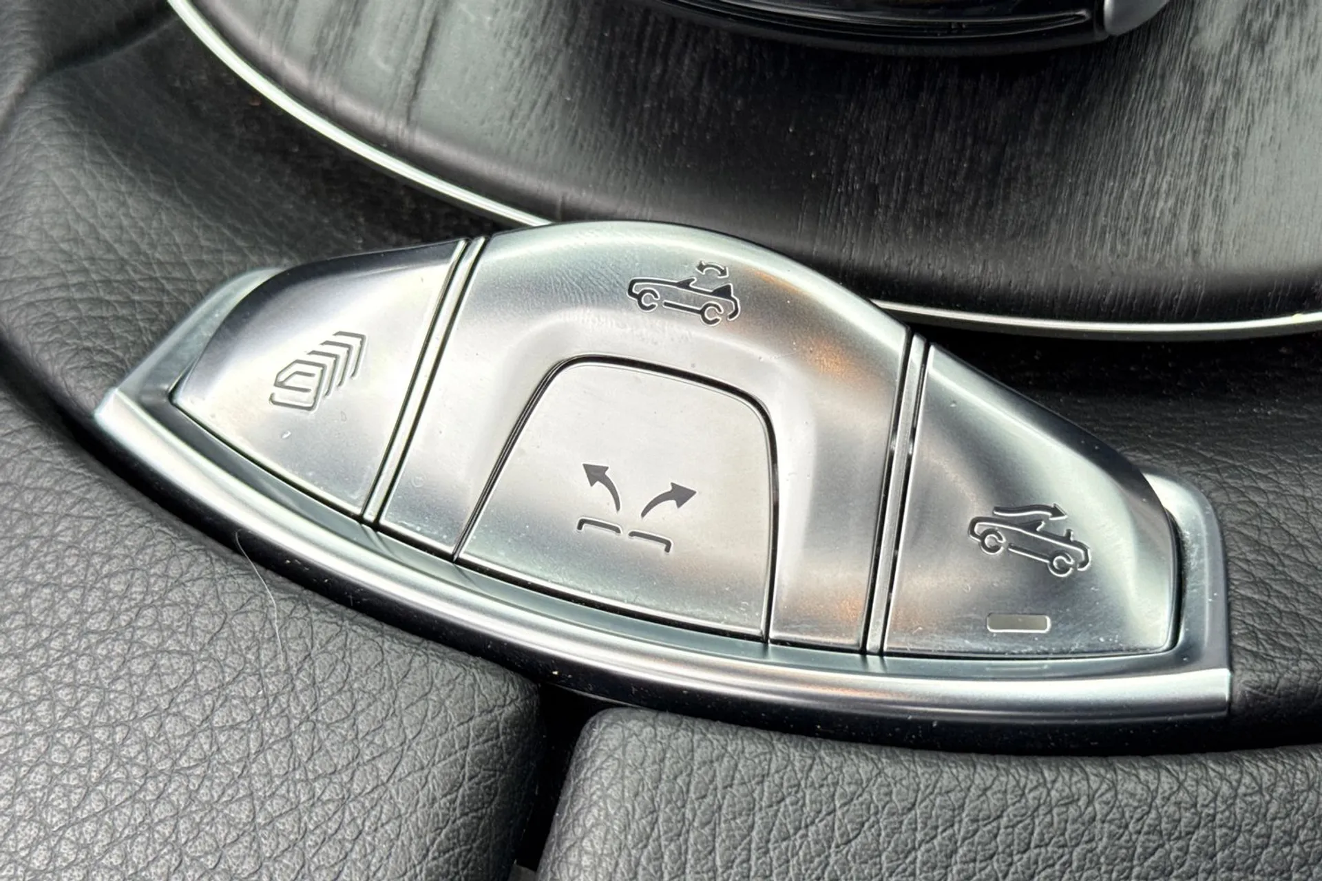MERCEDES-BENZ E CLASS thumbnail image number 49