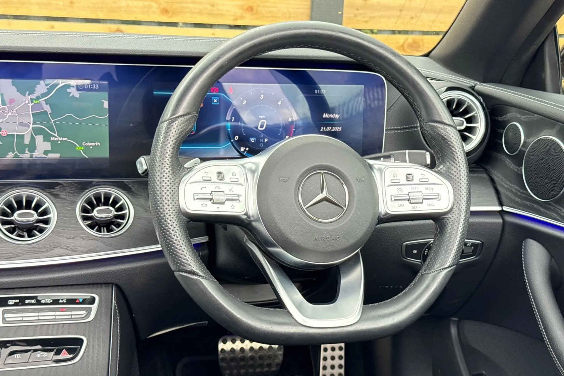 MERCEDES-BENZ E CLASS thumbnail image number 36