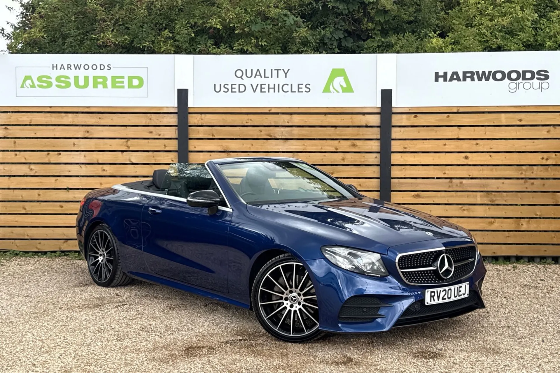 MERCEDES-BENZ E CLASS focused image
