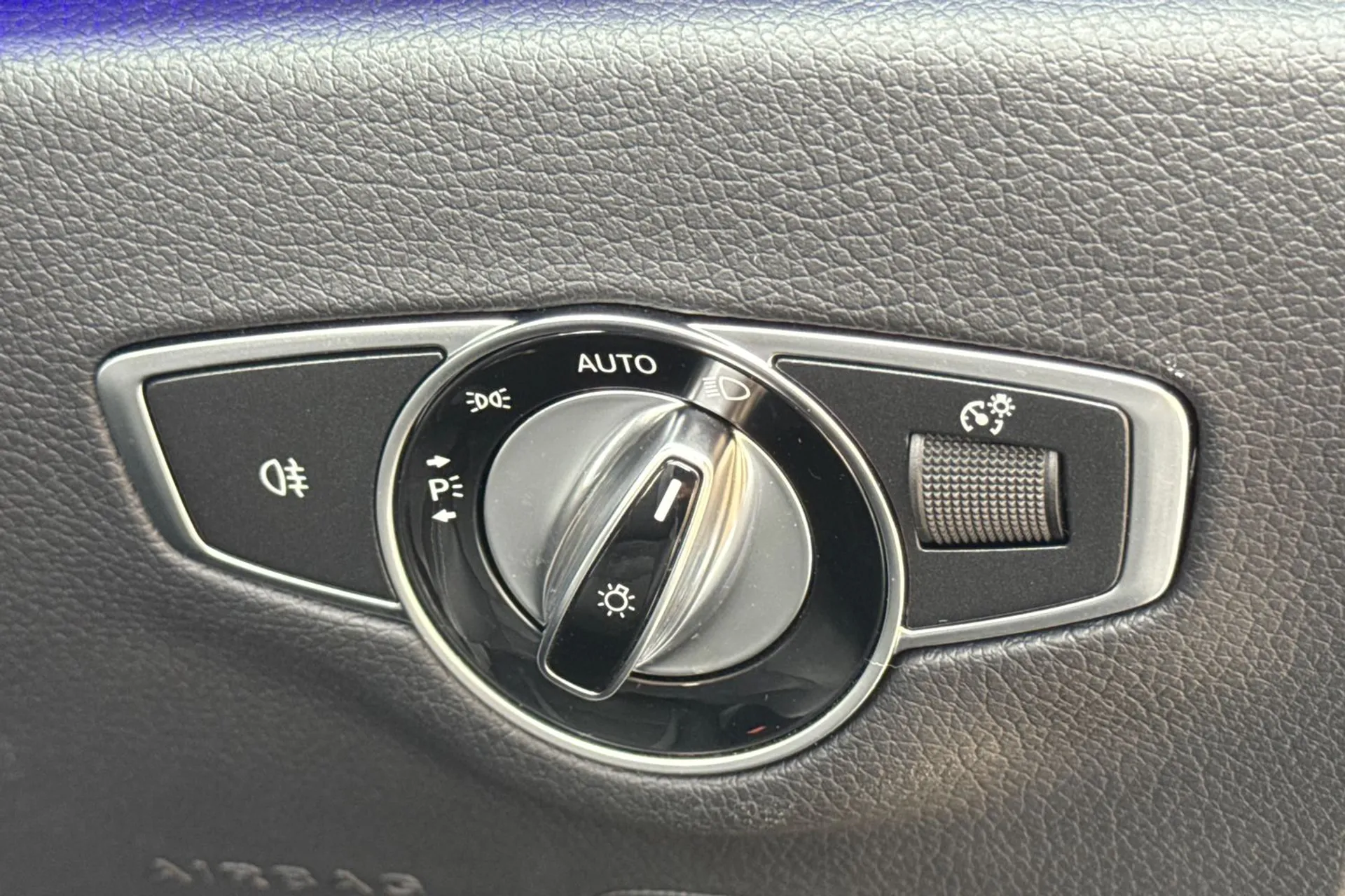 MERCEDES-BENZ E CLASS thumbnail image number 46