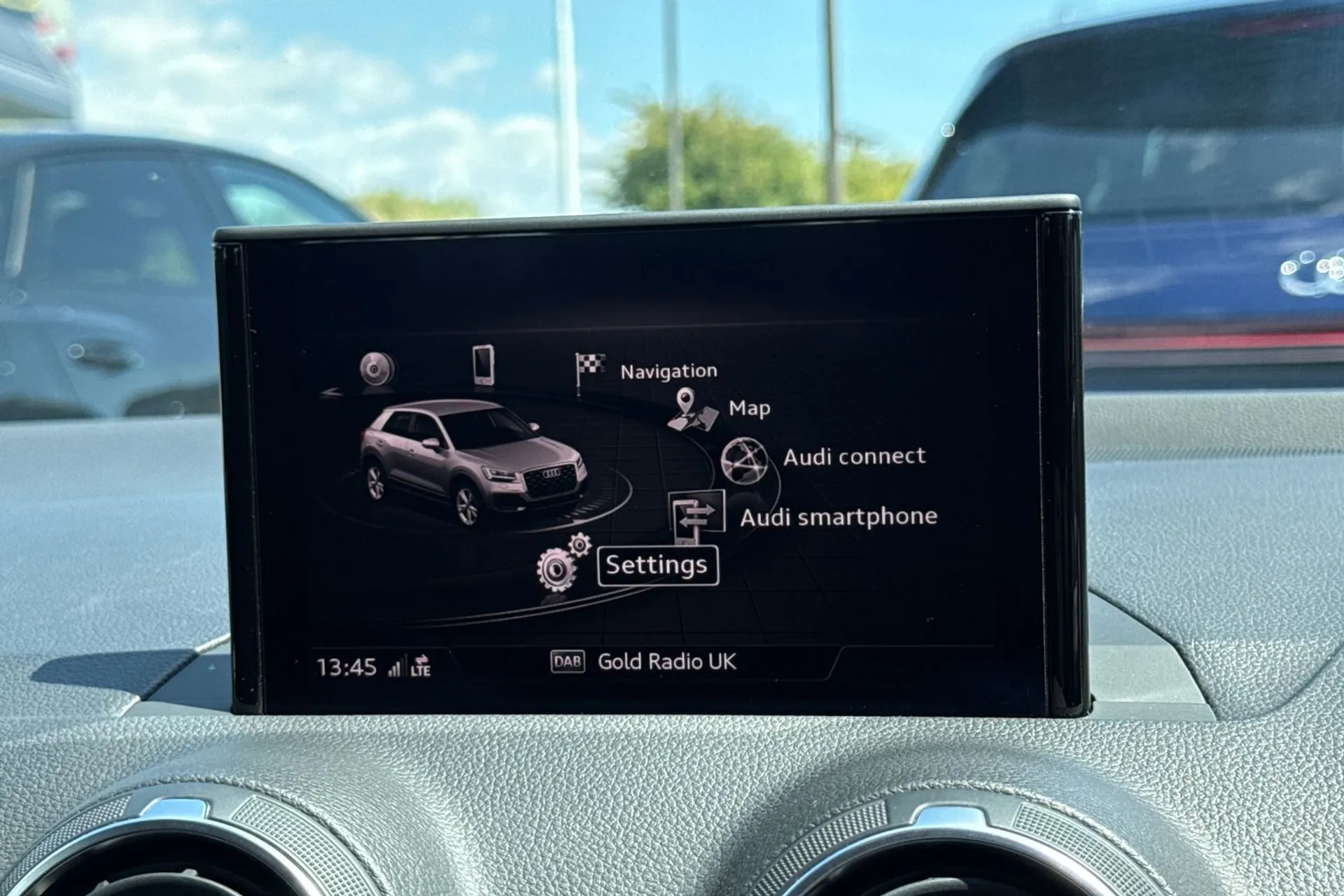 Audi Q2 thumbnail image number 33