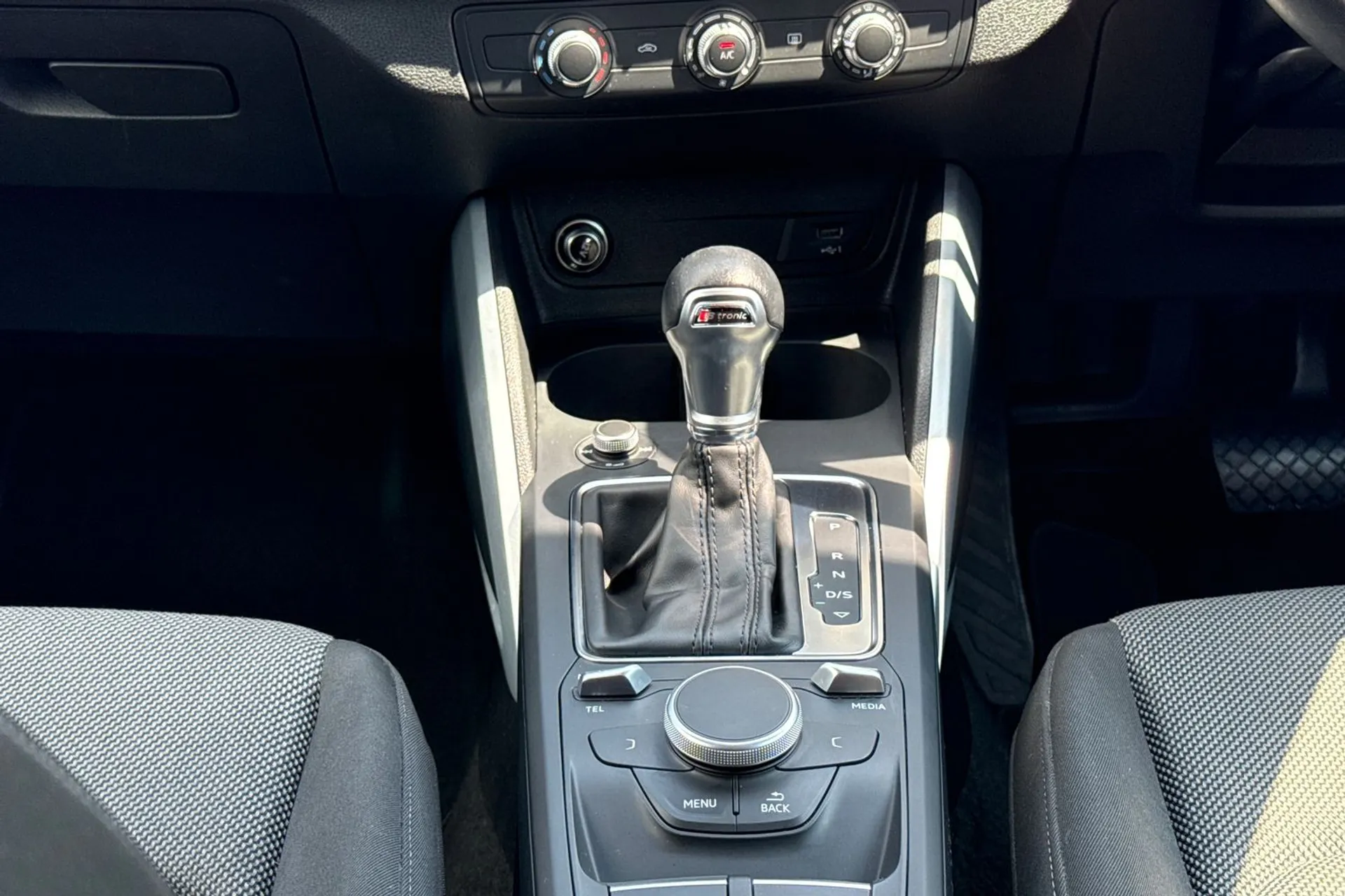 Audi Q2 thumbnail image number 40