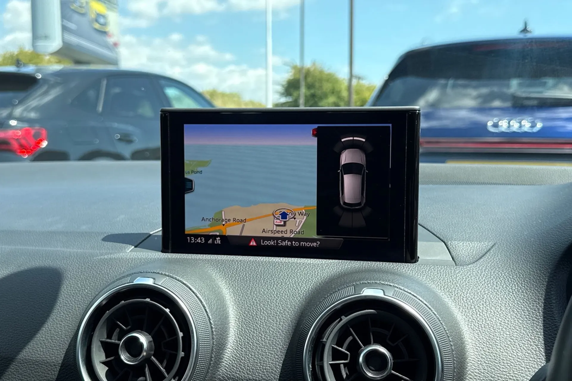 Audi Q2 thumbnail image number 31