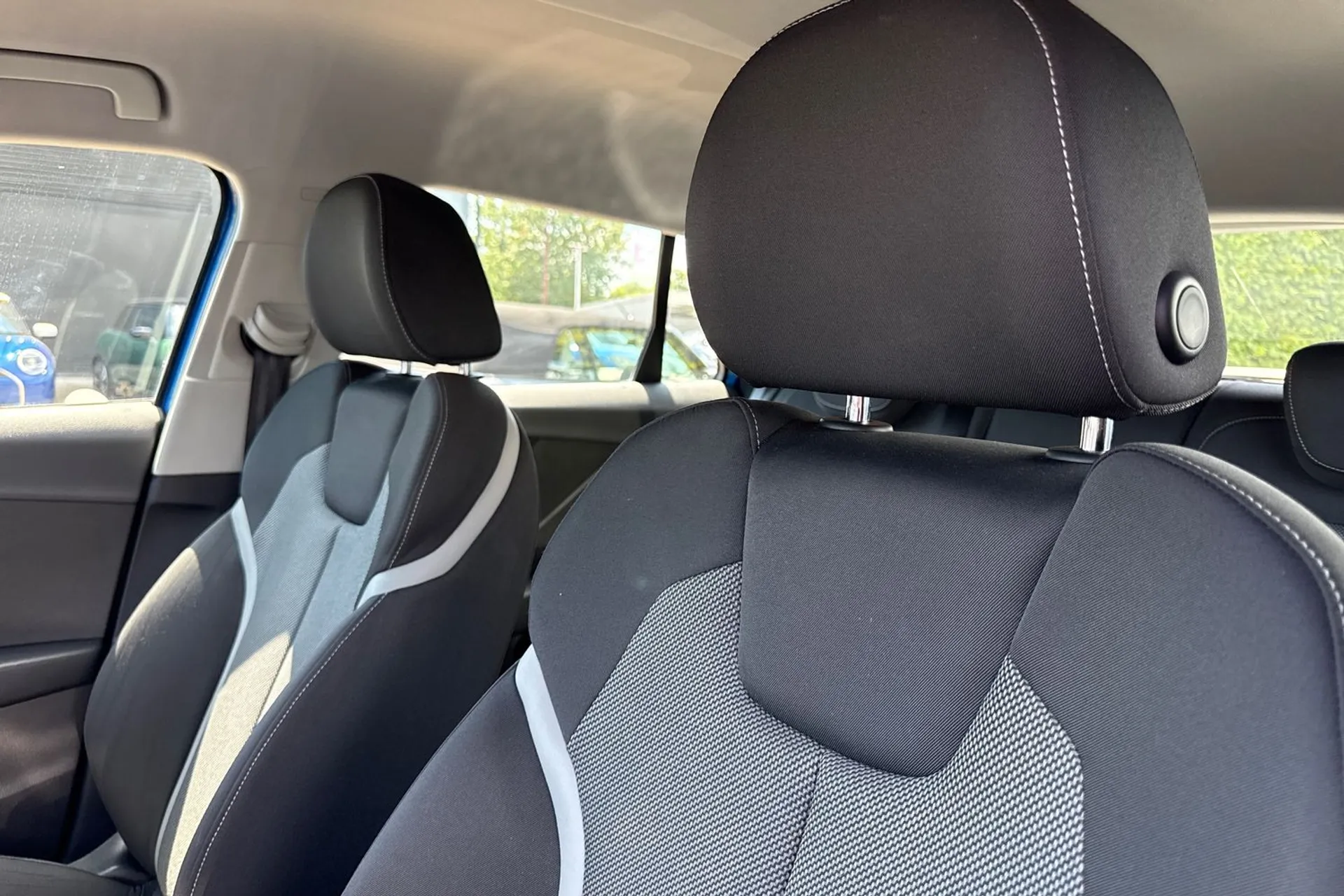 Audi Q2 thumbnail image number 30