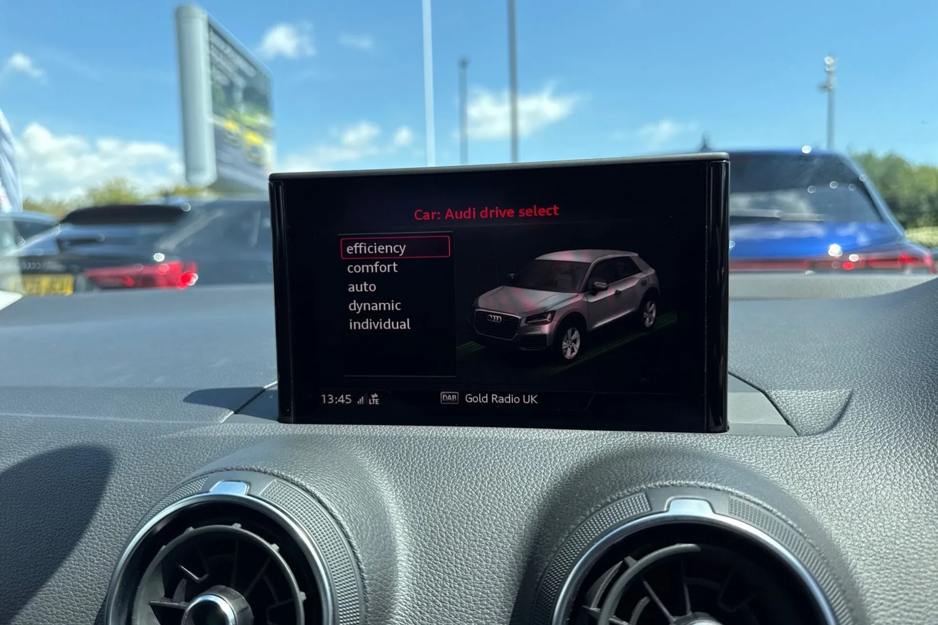 Audi Q2 thumbnail image number 35