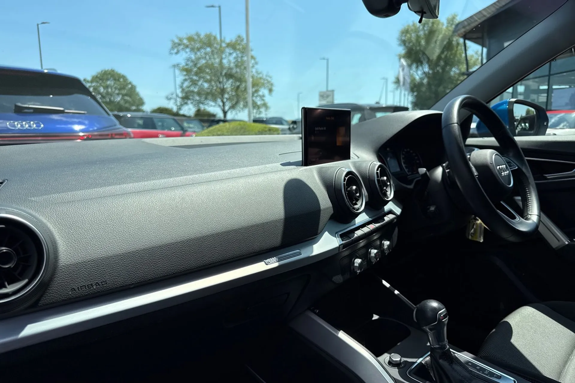 Audi Q2 thumbnail image number 28