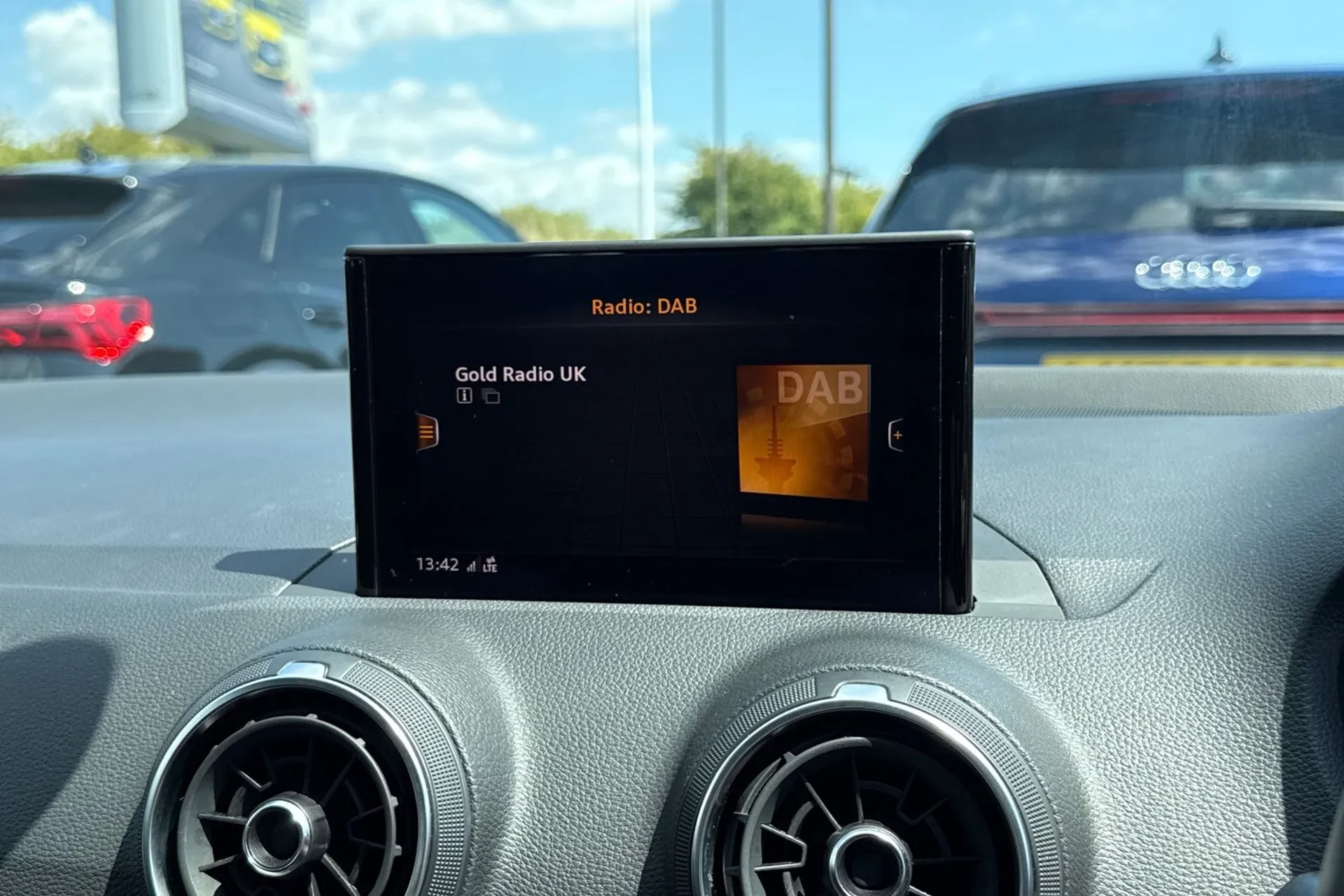 Audi Q2 thumbnail image number 23