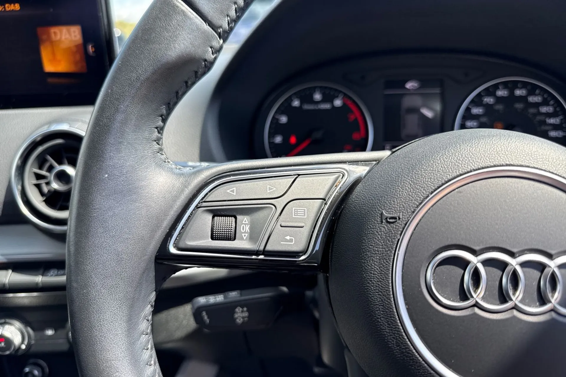 Audi Q2 thumbnail image number 41