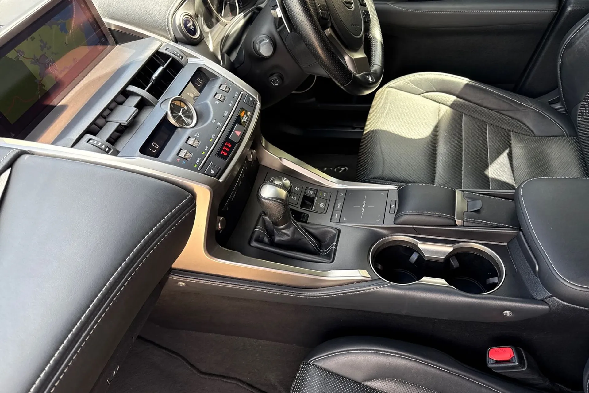 LEXUS NX thumbnail image number 42