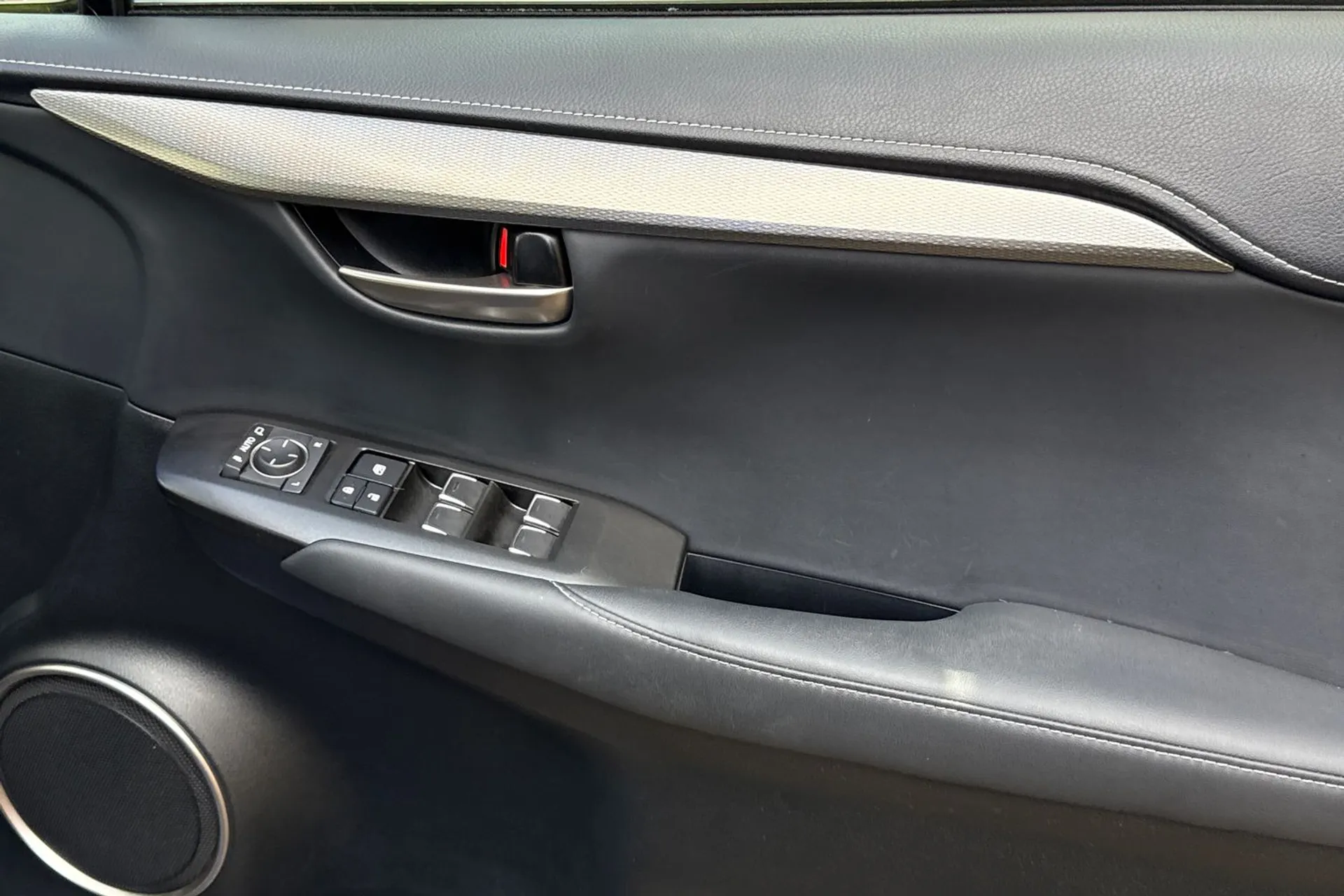 LEXUS NX thumbnail image number 41