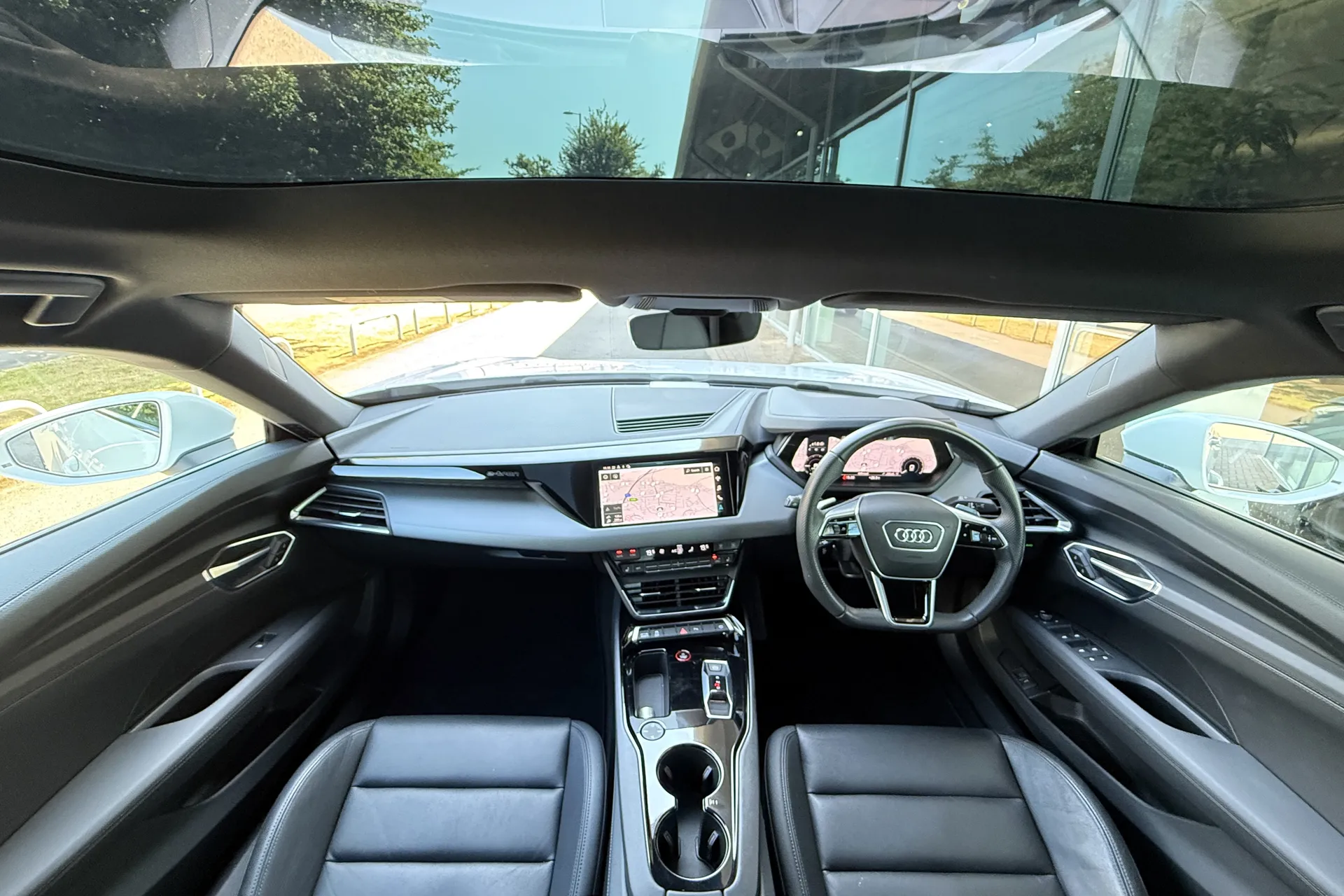 Audi e-tron GT thumbnail image number 3