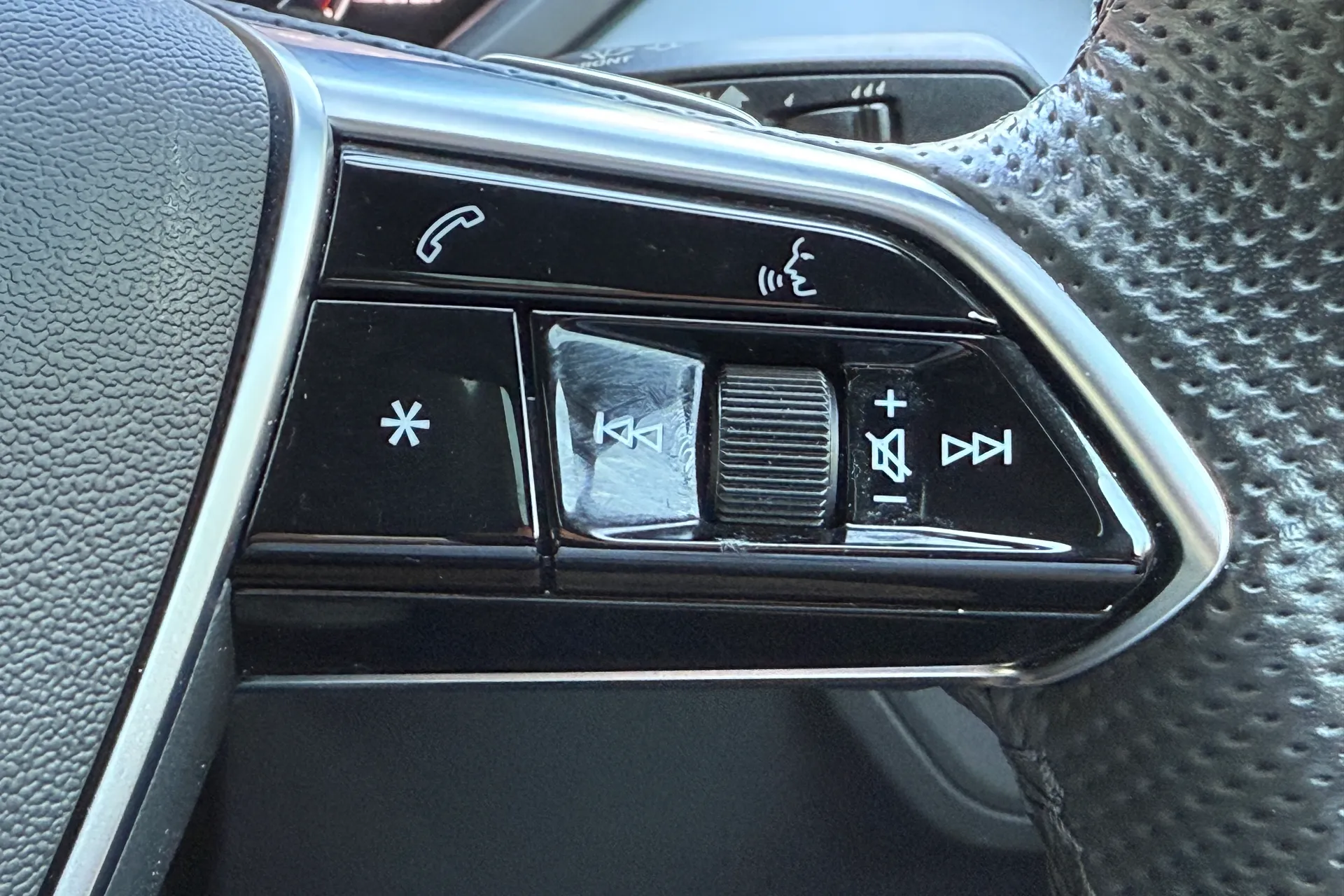Audi e-tron GT thumbnail image number 24