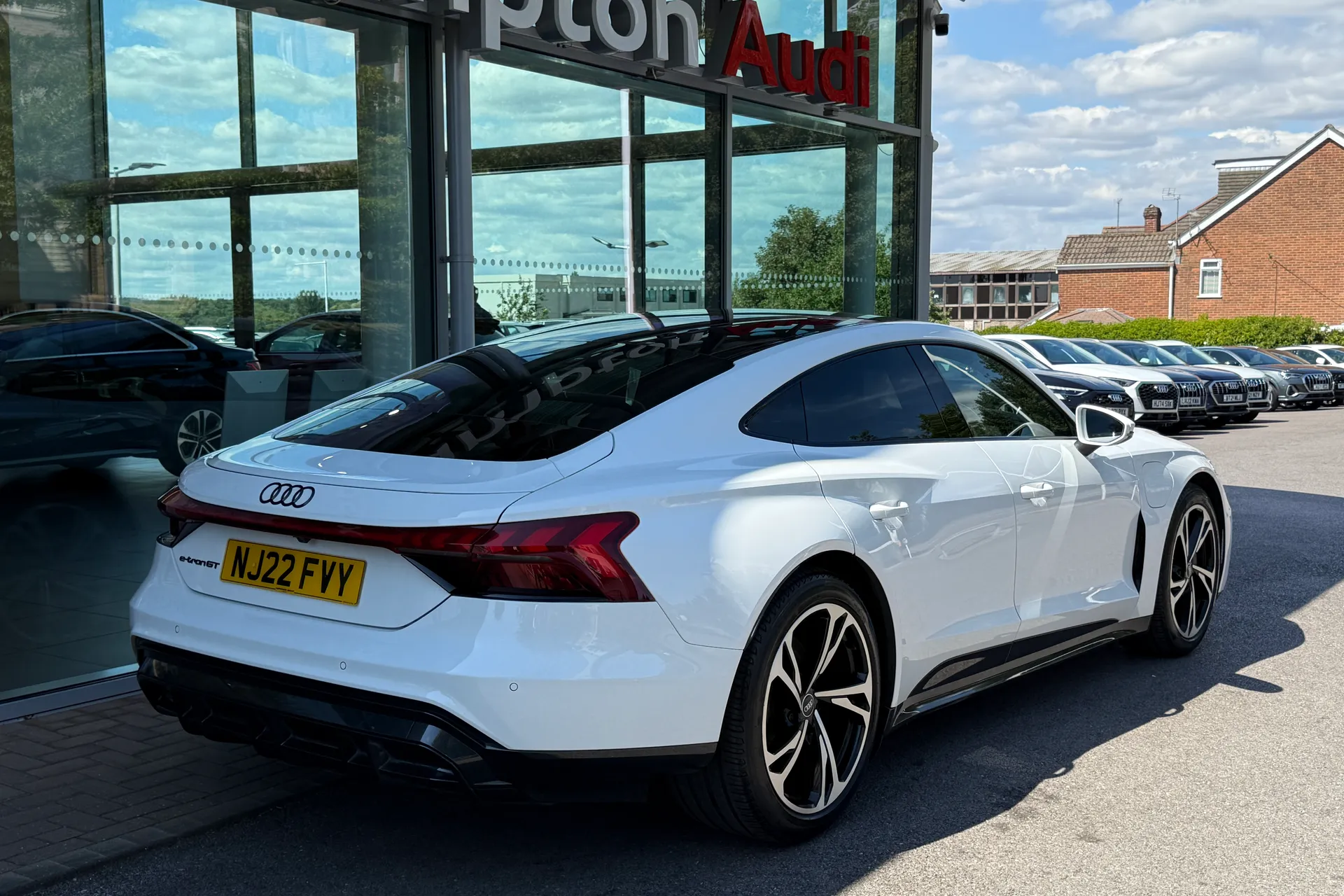 Audi e-tron GT thumbnail image number 12