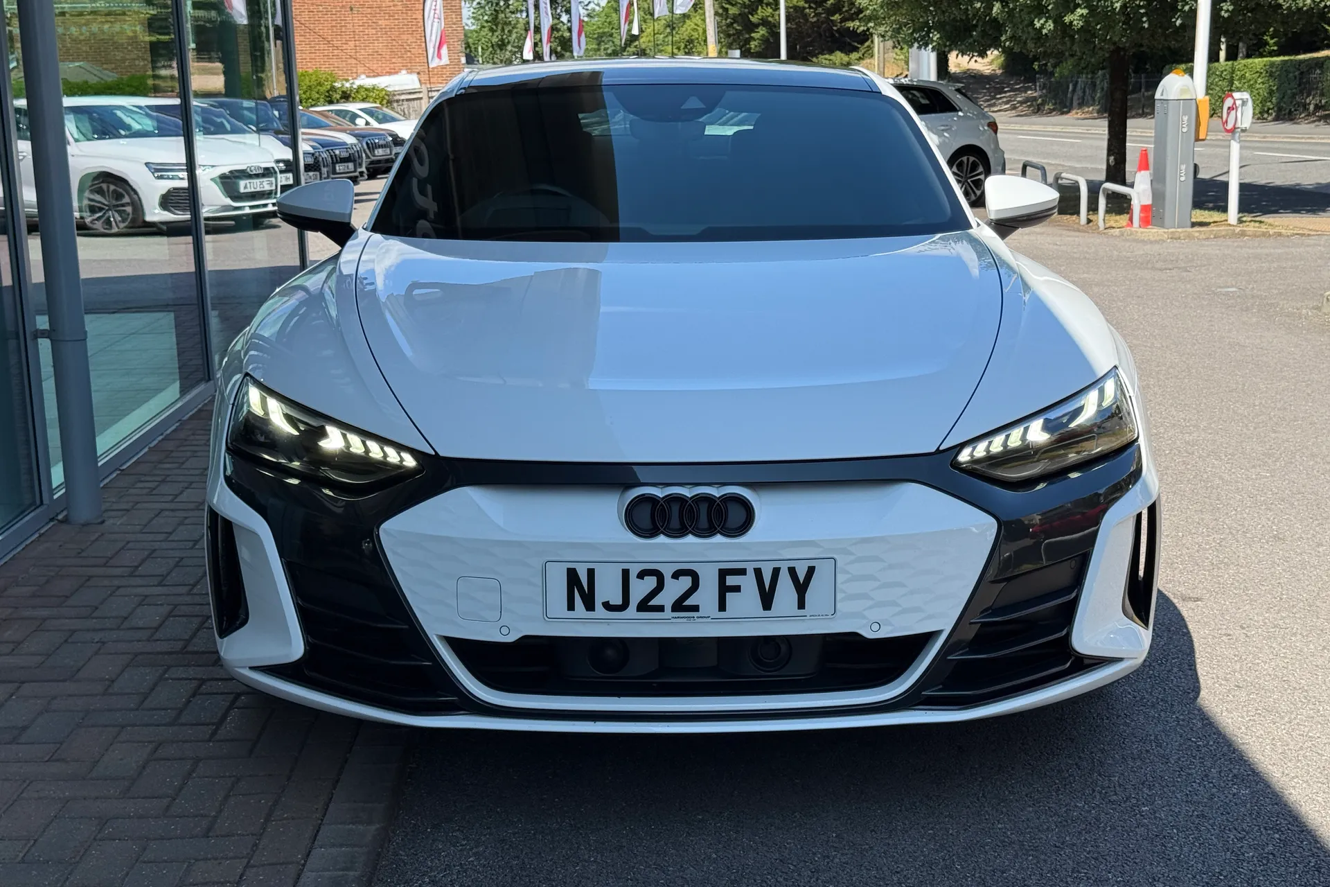 Audi e-tron GT thumbnail image number 45