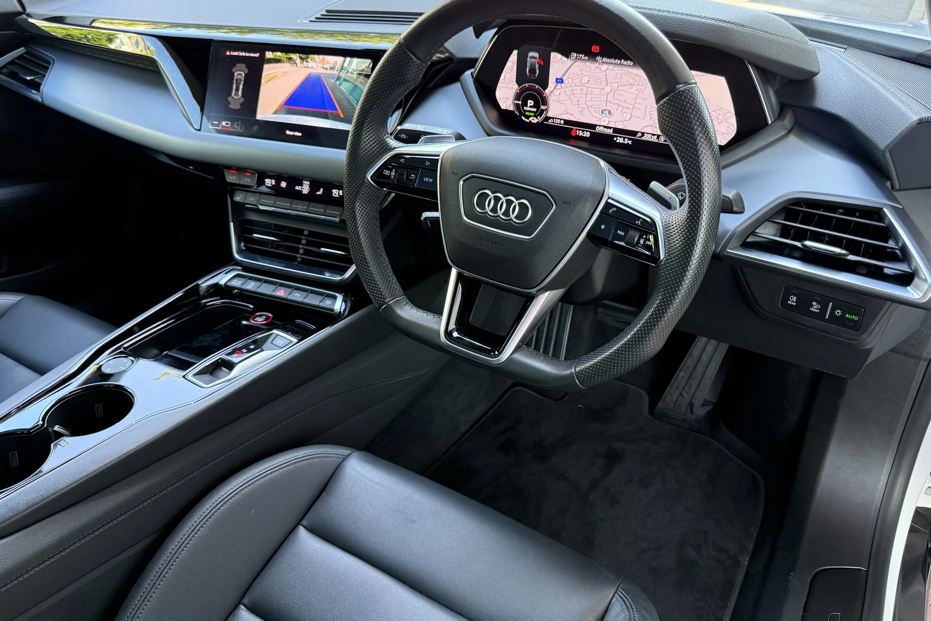Audi e-tron GT thumbnail image number 35