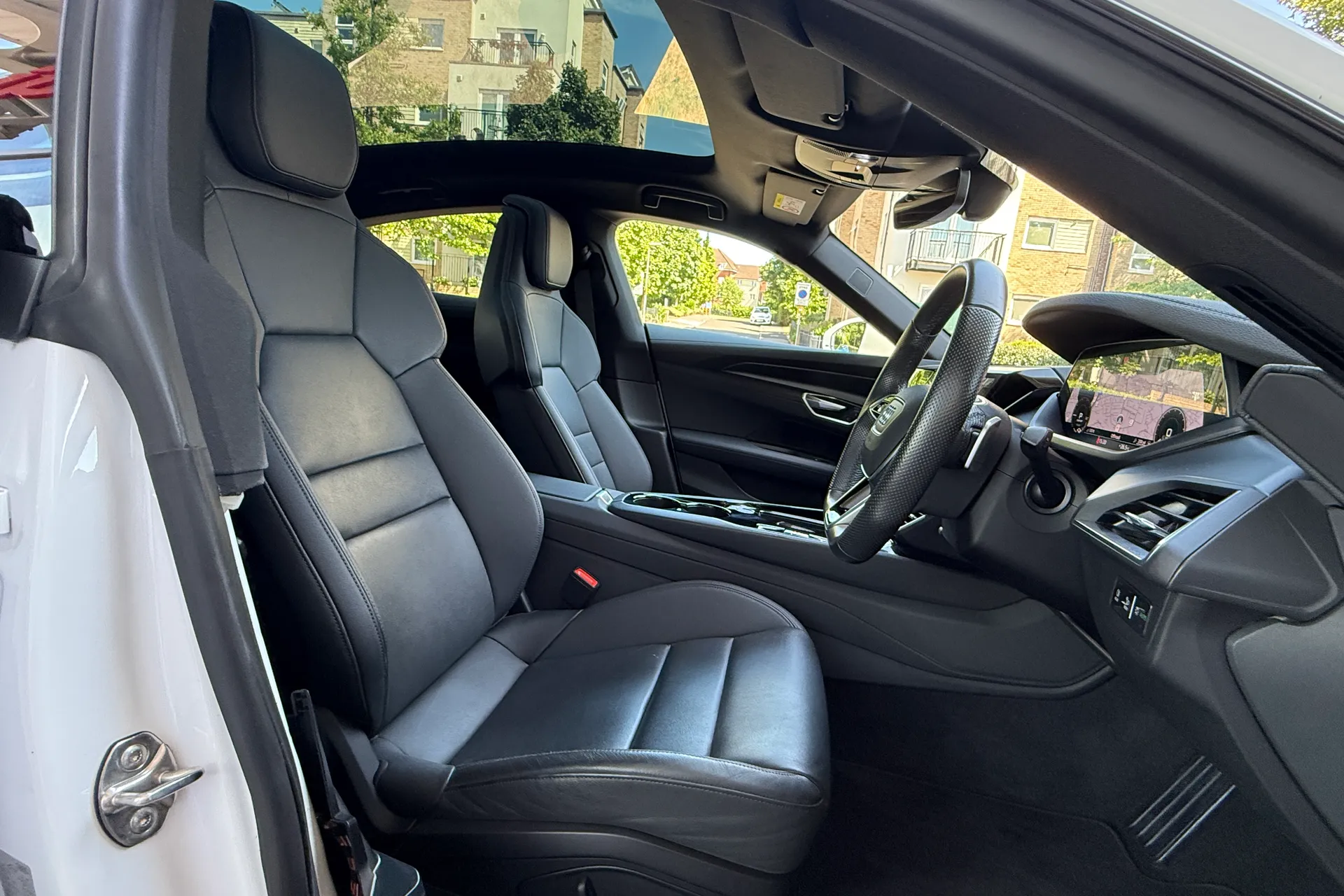 Audi e-tron GT thumbnail image number 36
