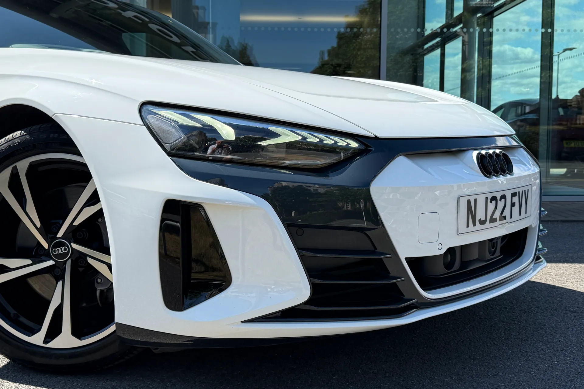 Audi e-tron GT thumbnail image number 8