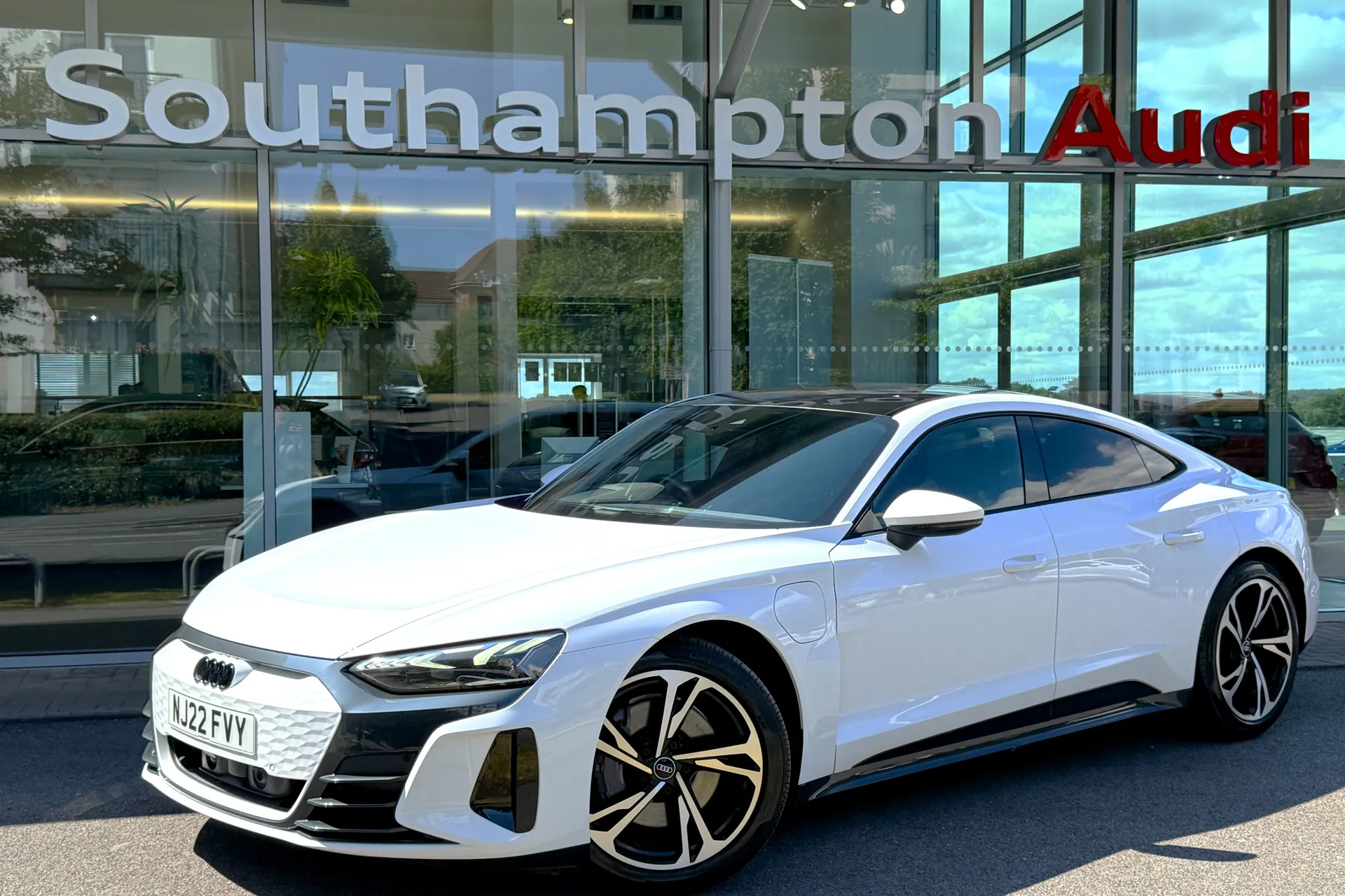 Audi e-tron GT thumbnail image number 7