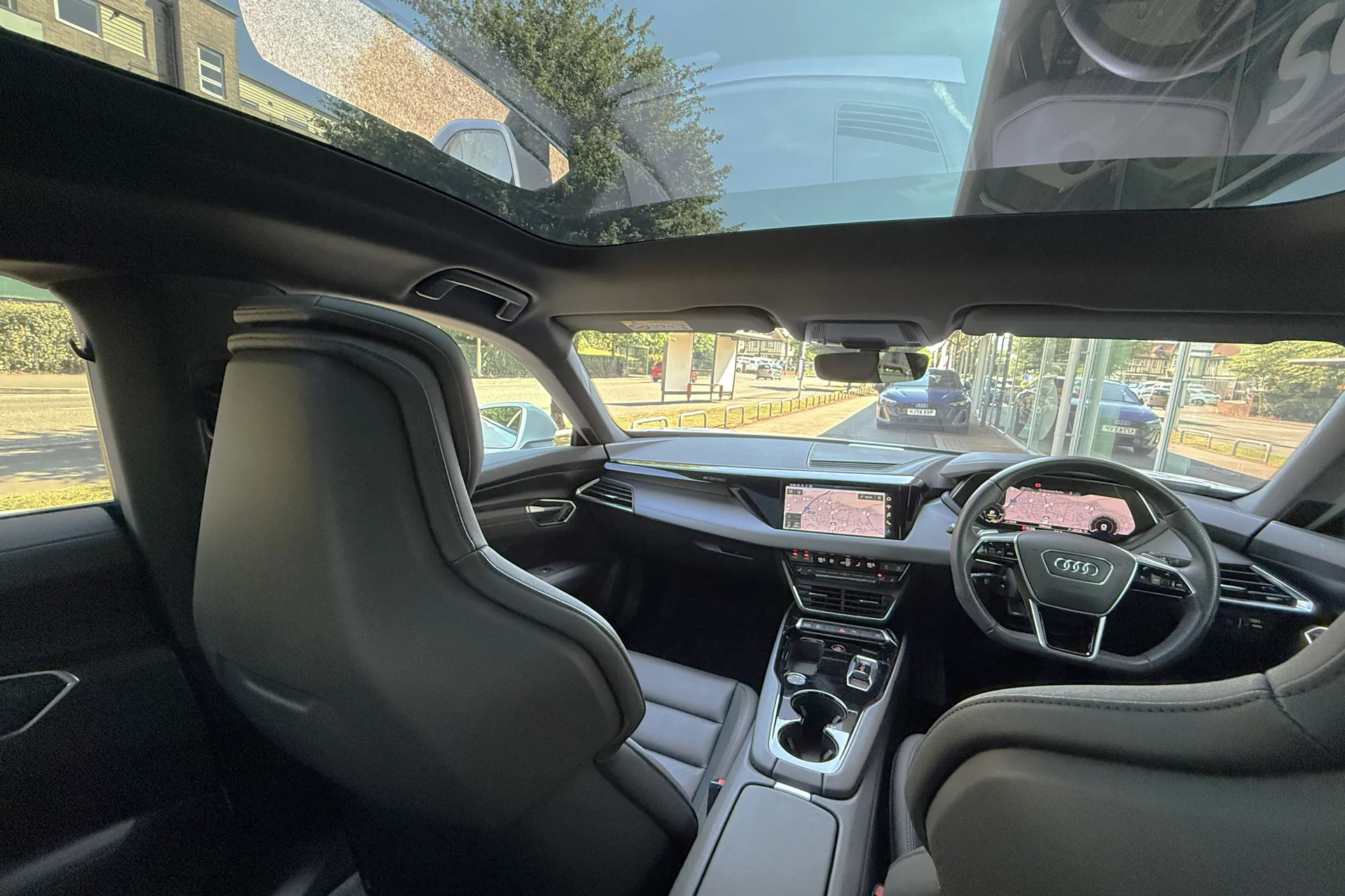 Audi e-tron GT thumbnail image number 43