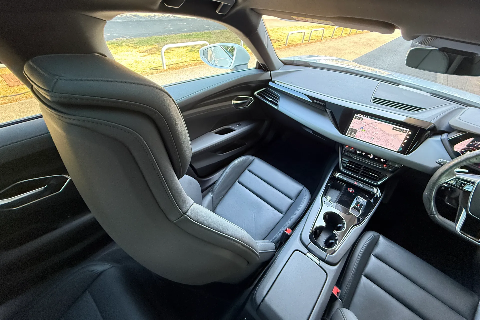 Audi e-tron GT thumbnail image number 44