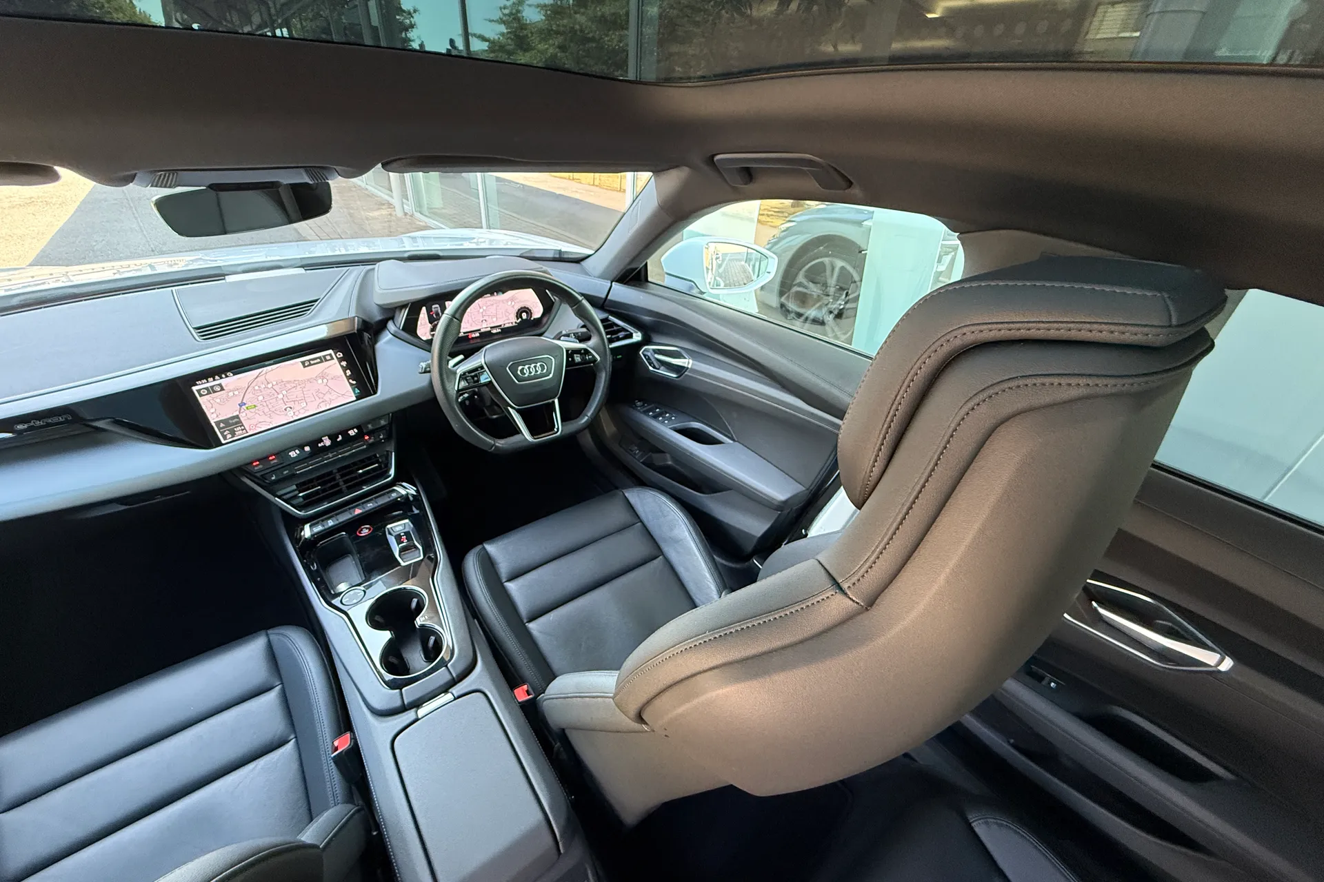 Audi e-tron GT thumbnail image number 40