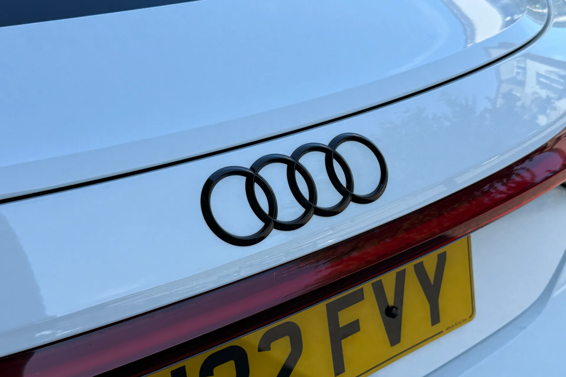 Audi e-tron GT thumbnail image number 14
