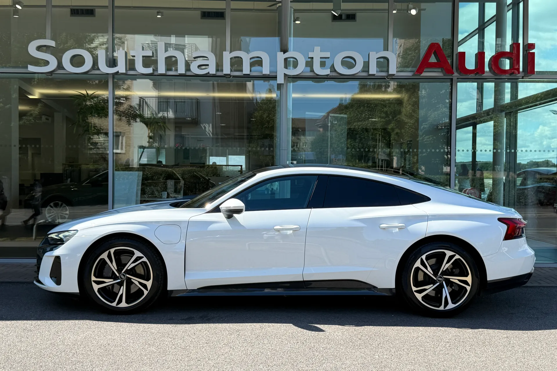 Audi e-tron GT thumbnail image number 47