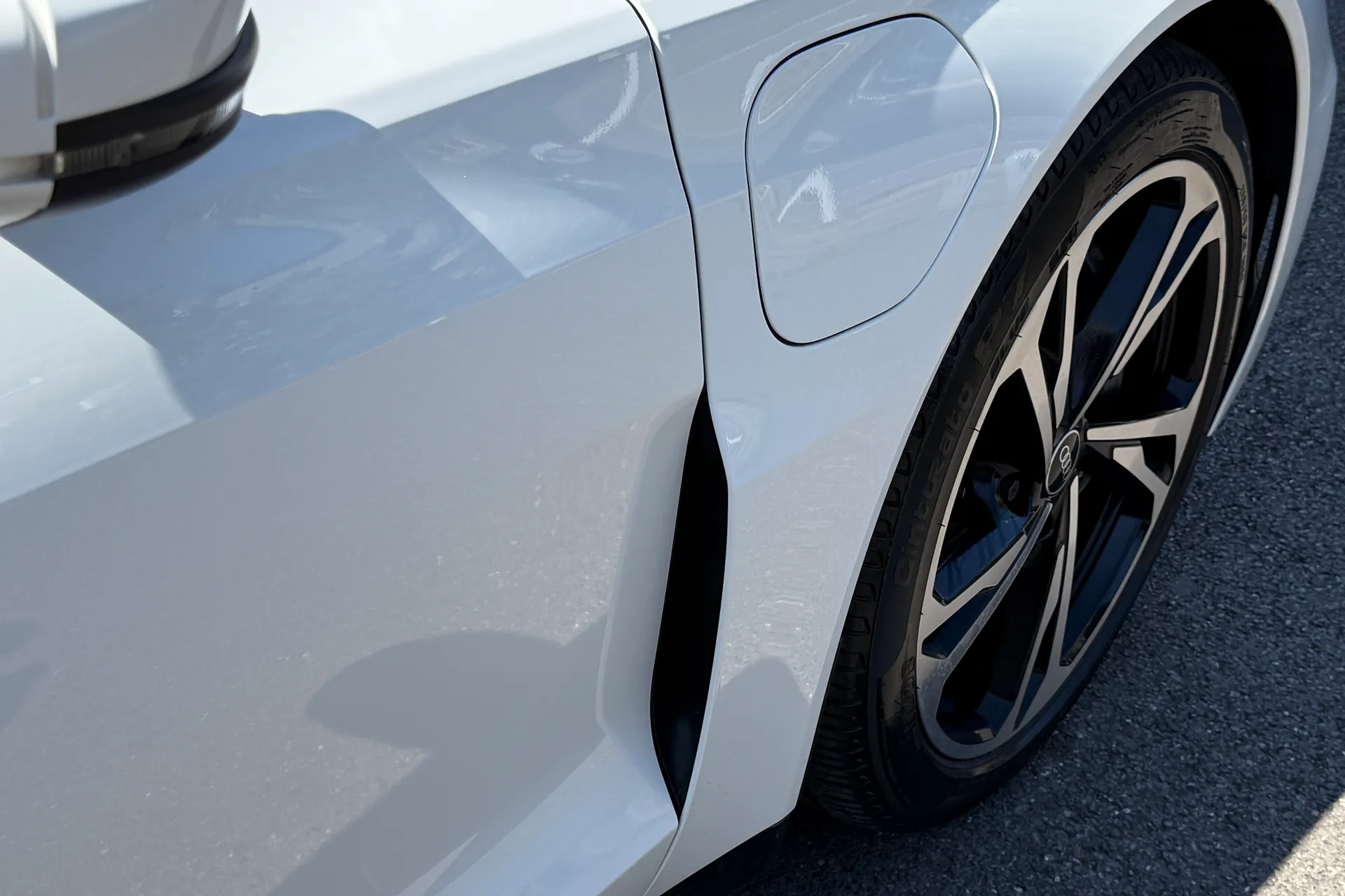 Audi e-tron GT thumbnail image number 16