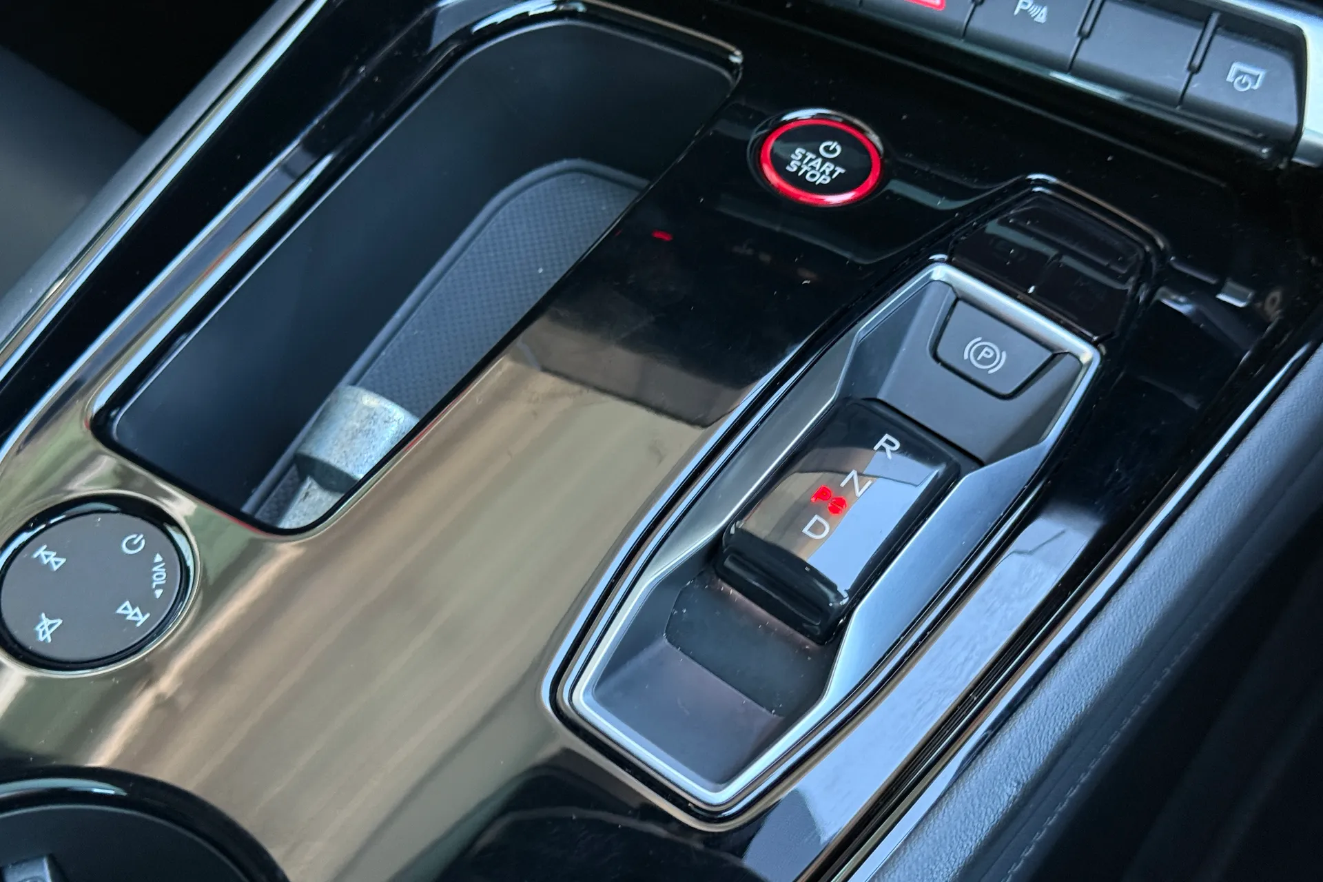 Audi e-tron GT thumbnail image number 20