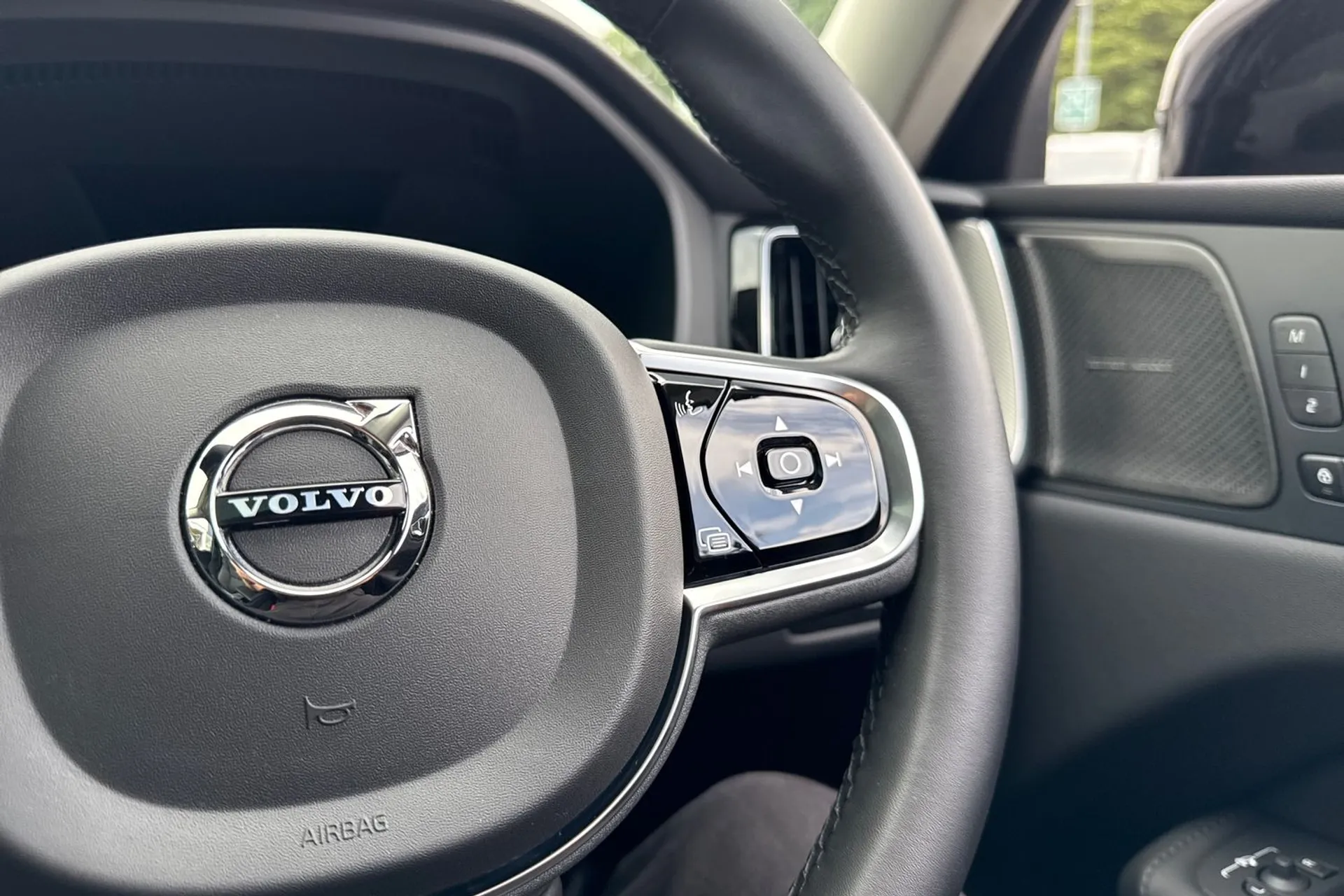 Volvo XC60 thumbnail image number 36
