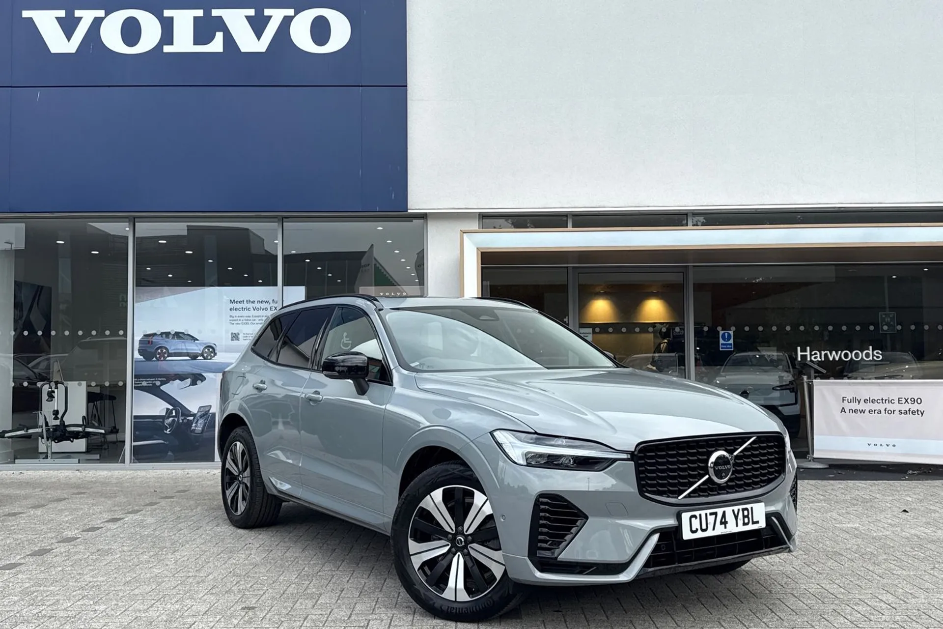Volvo XC60 focused image