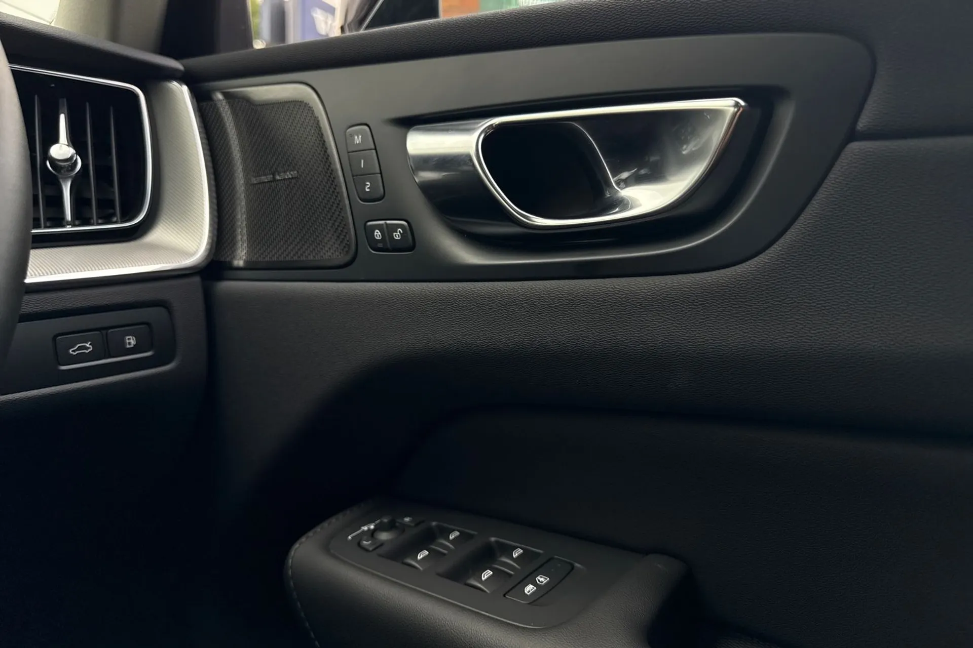 Volvo XC60 thumbnail image number 41