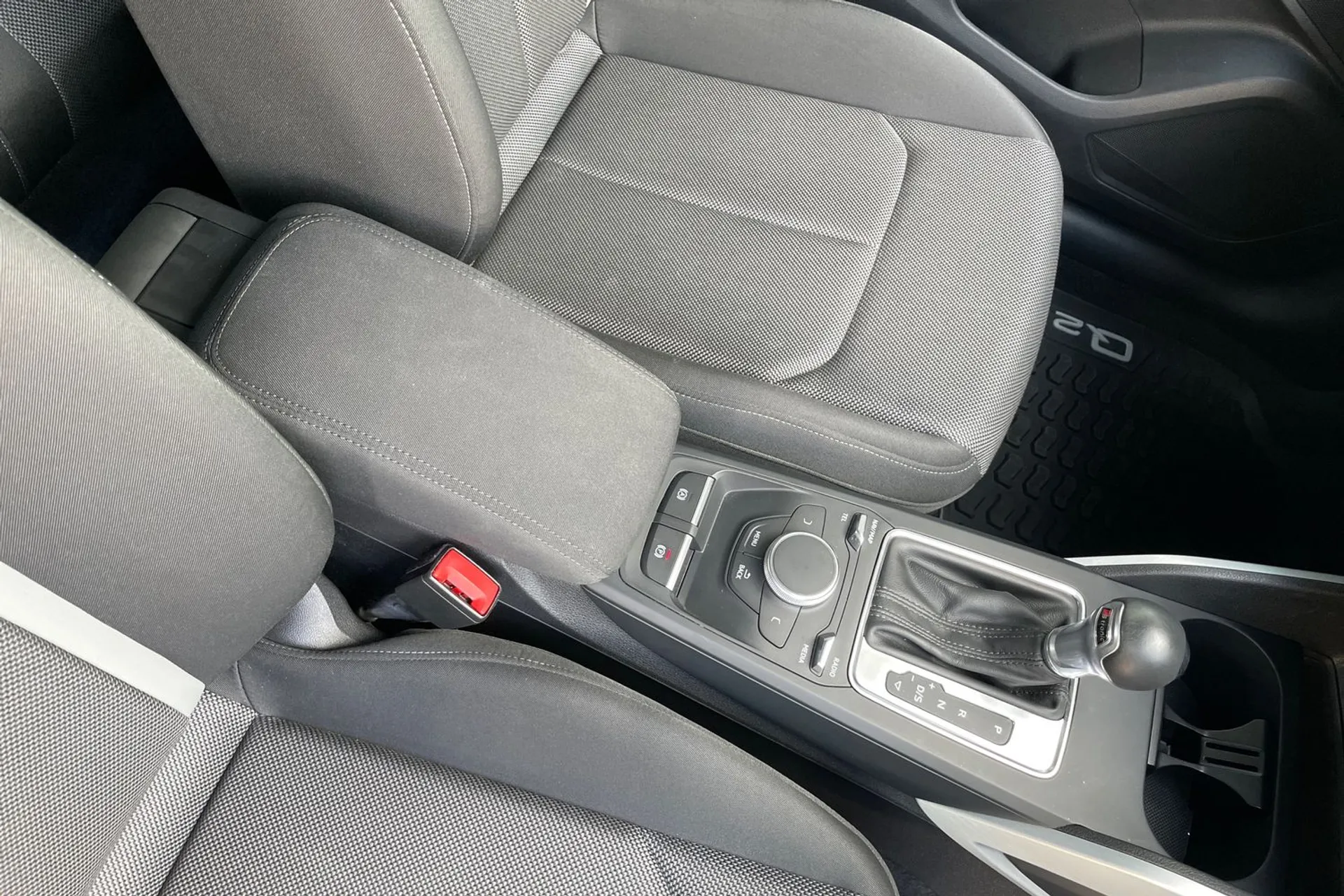 Audi Q2 thumbnail image number 40