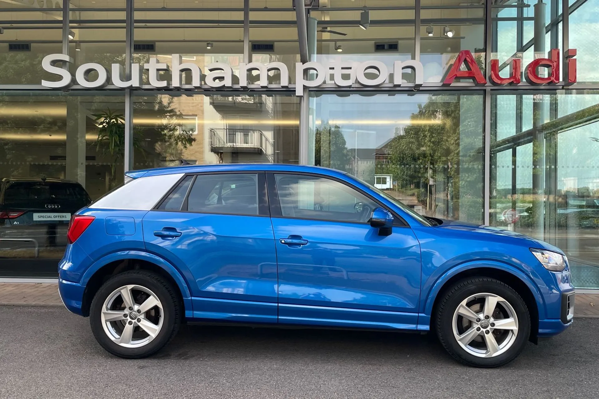 Audi Q2 thumbnail image number 2