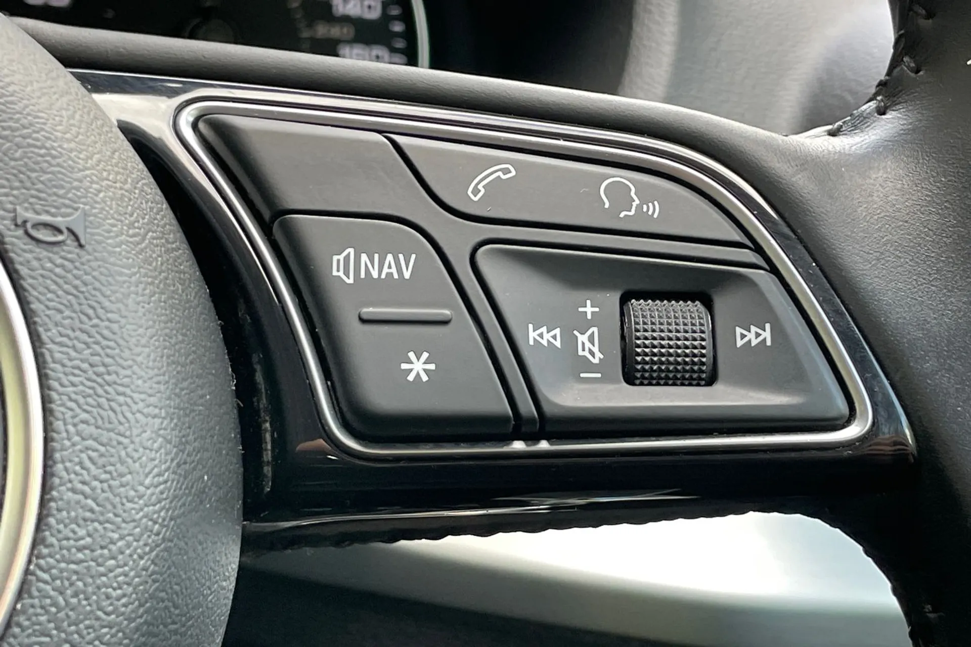 Audi Q2 thumbnail image number 35