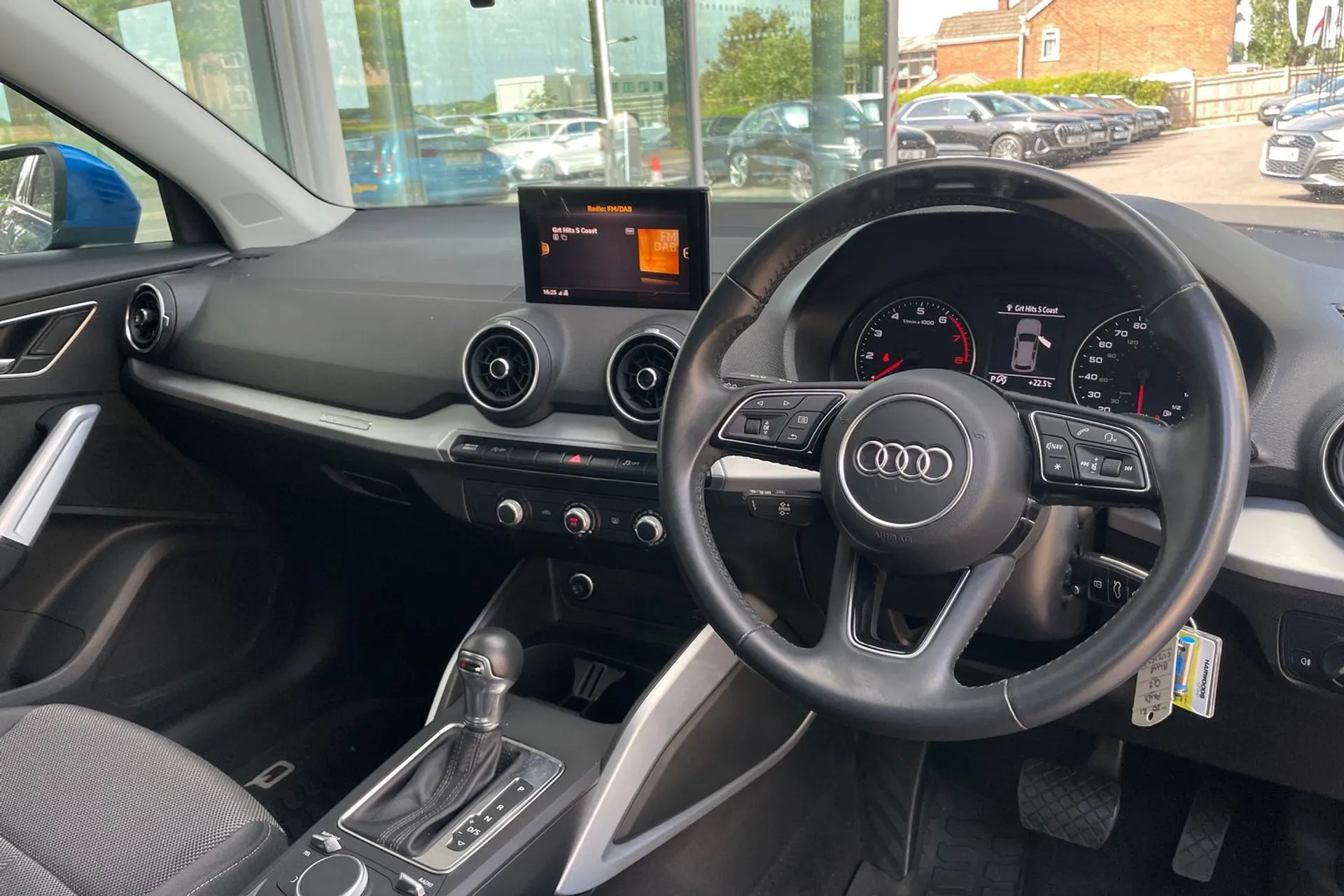 Audi Q2 thumbnail image number 24