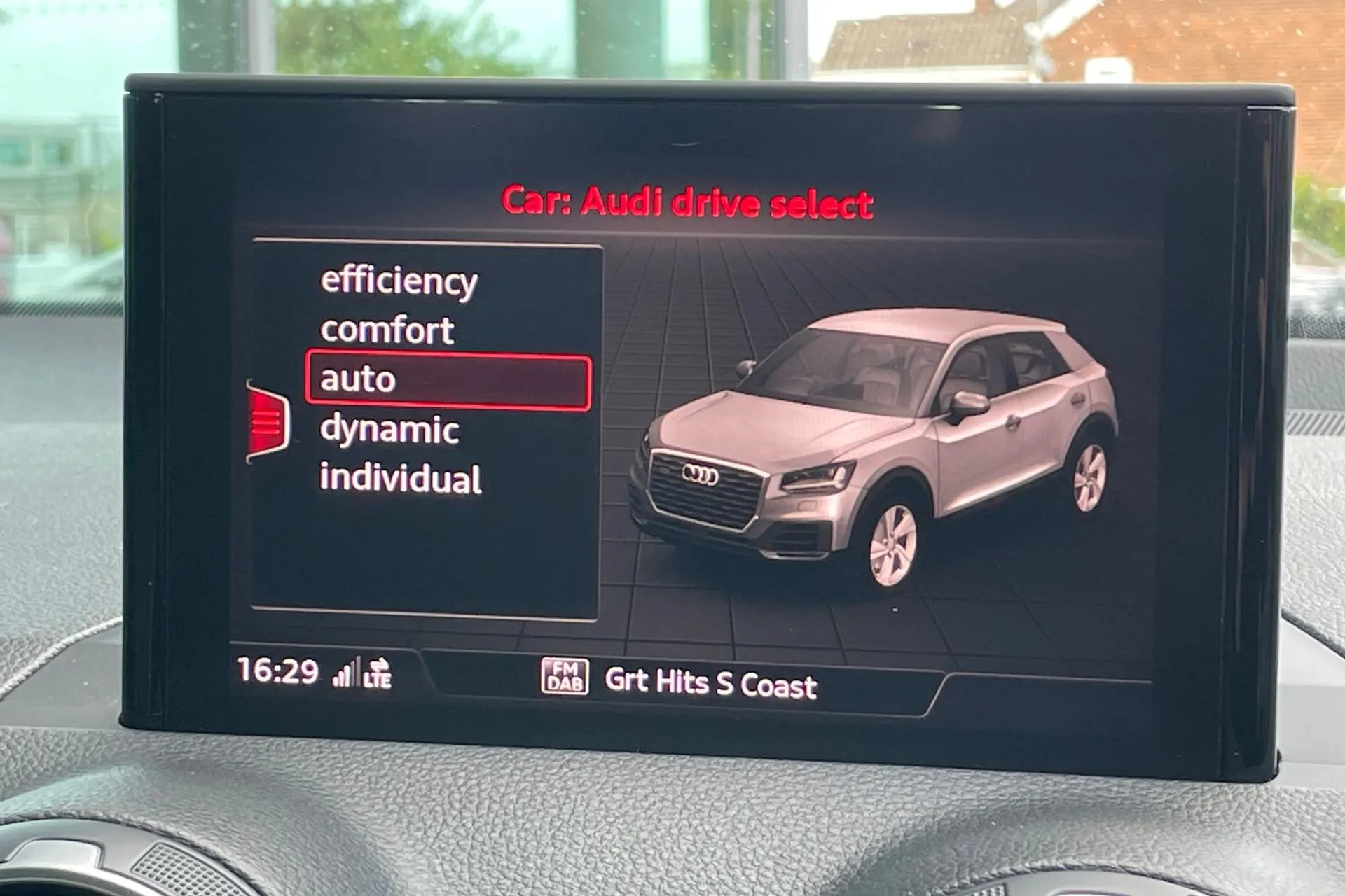 Audi Q2 thumbnail image number 37