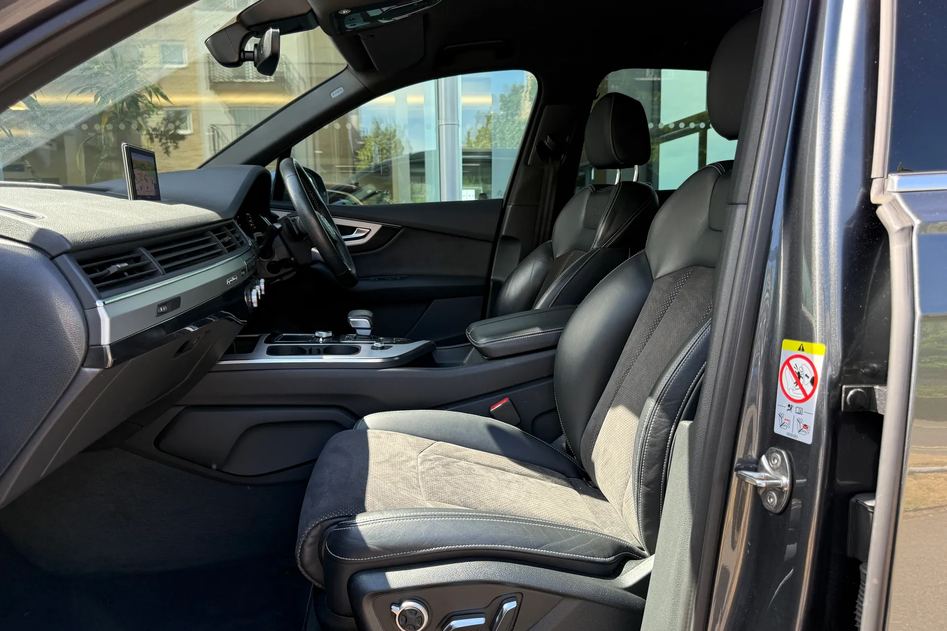 Audi Q7 thumbnail image number 32