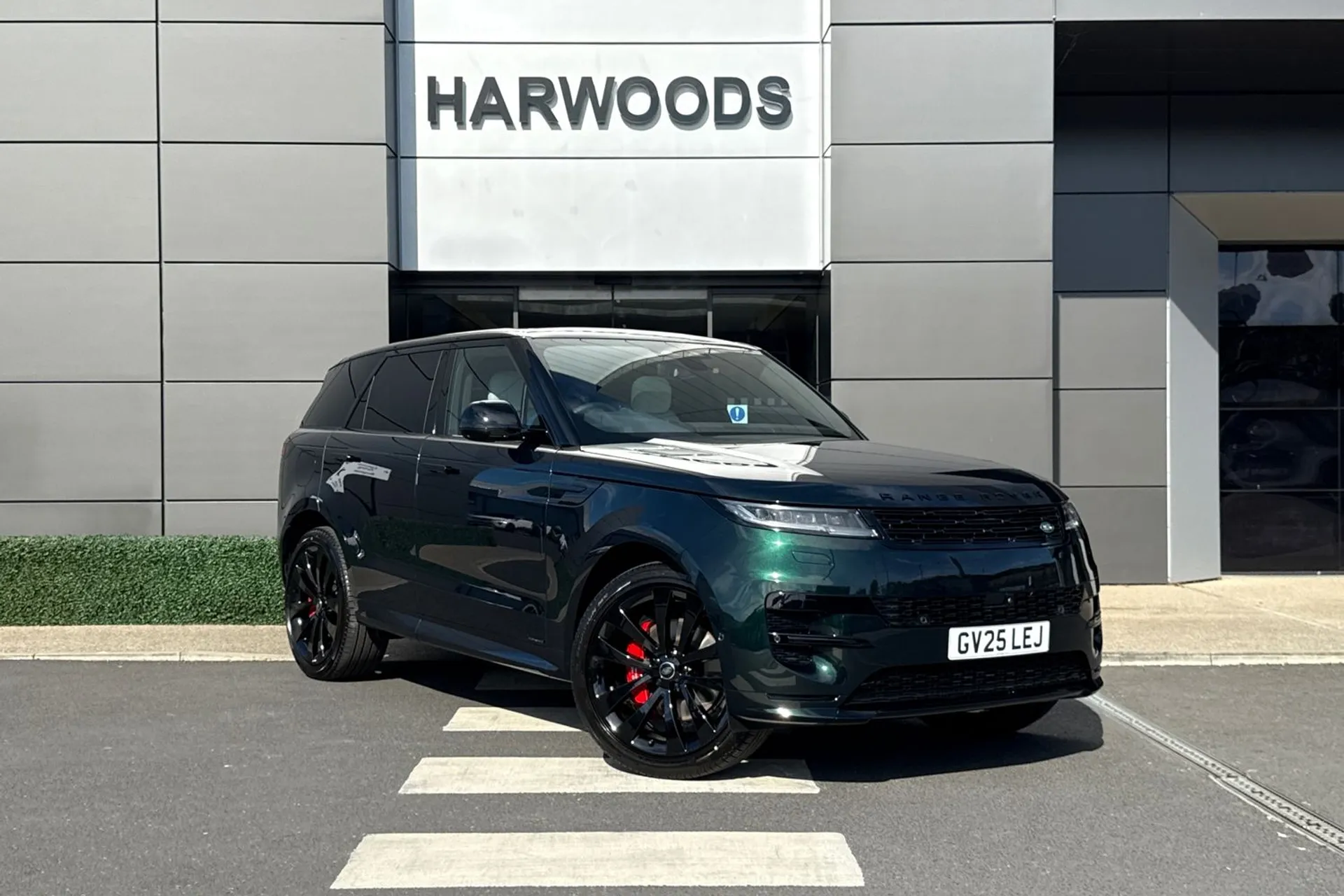 LAND ROVER RANGE ROVER SPORT focused image