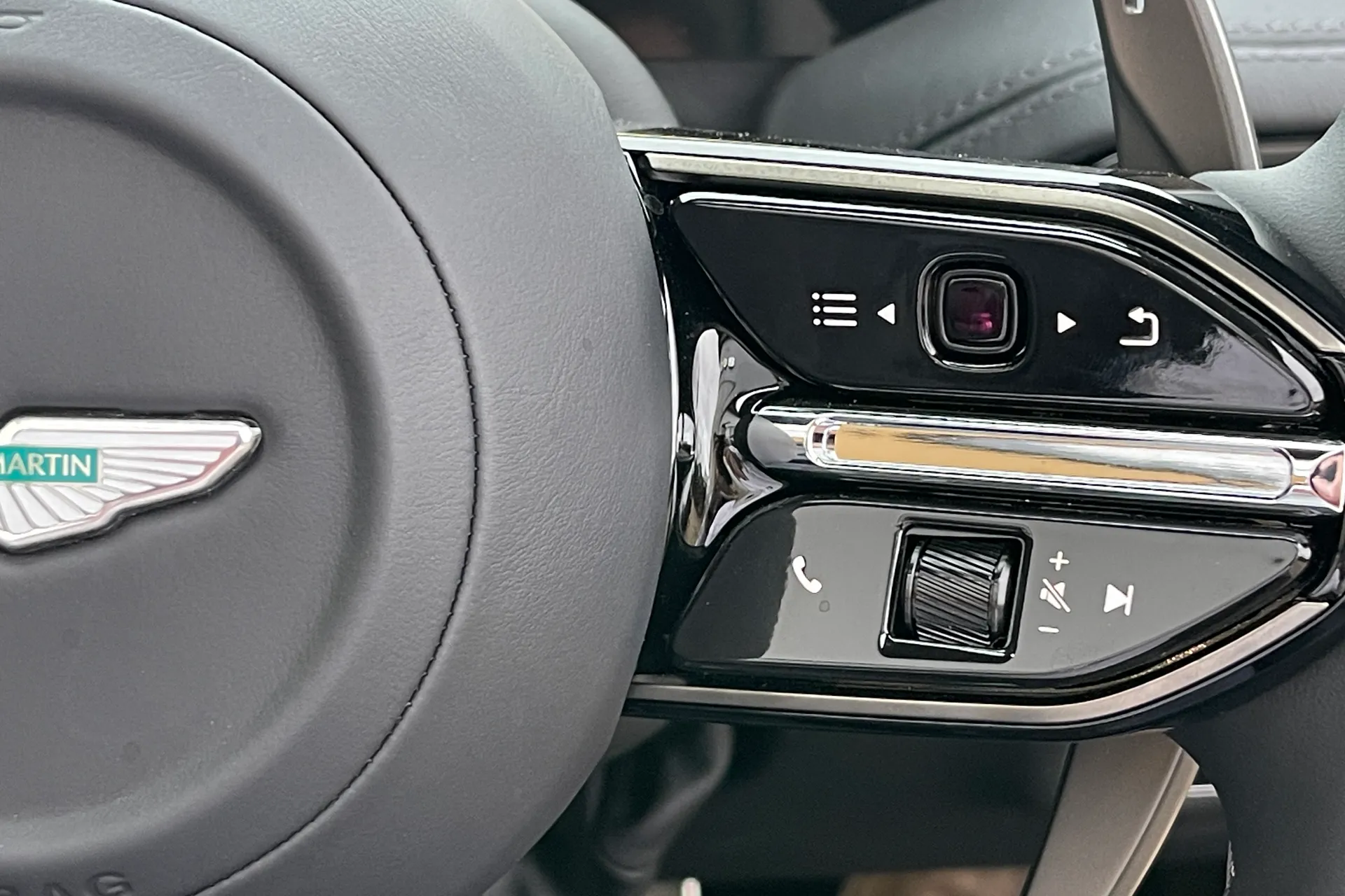 Aston Martin DB12 thumbnail image number 21