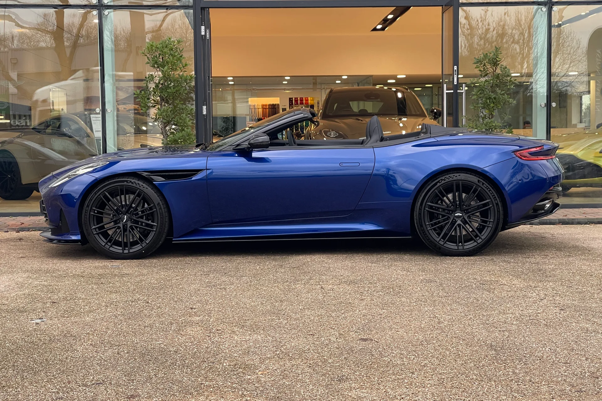 Aston Martin DB12 thumbnail image number 29