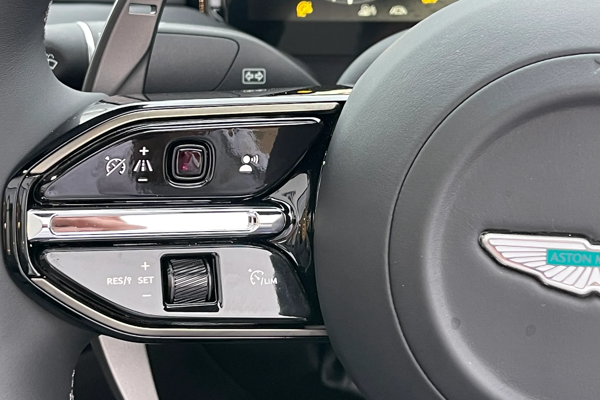 Aston Martin DB12 thumbnail image number 20