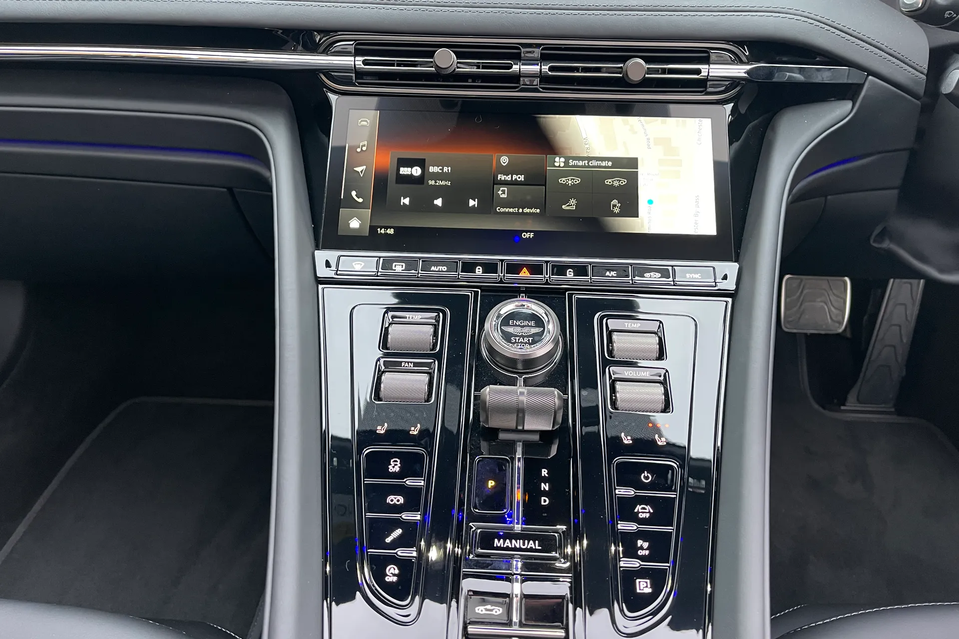 Aston Martin DB12 thumbnail image number 10