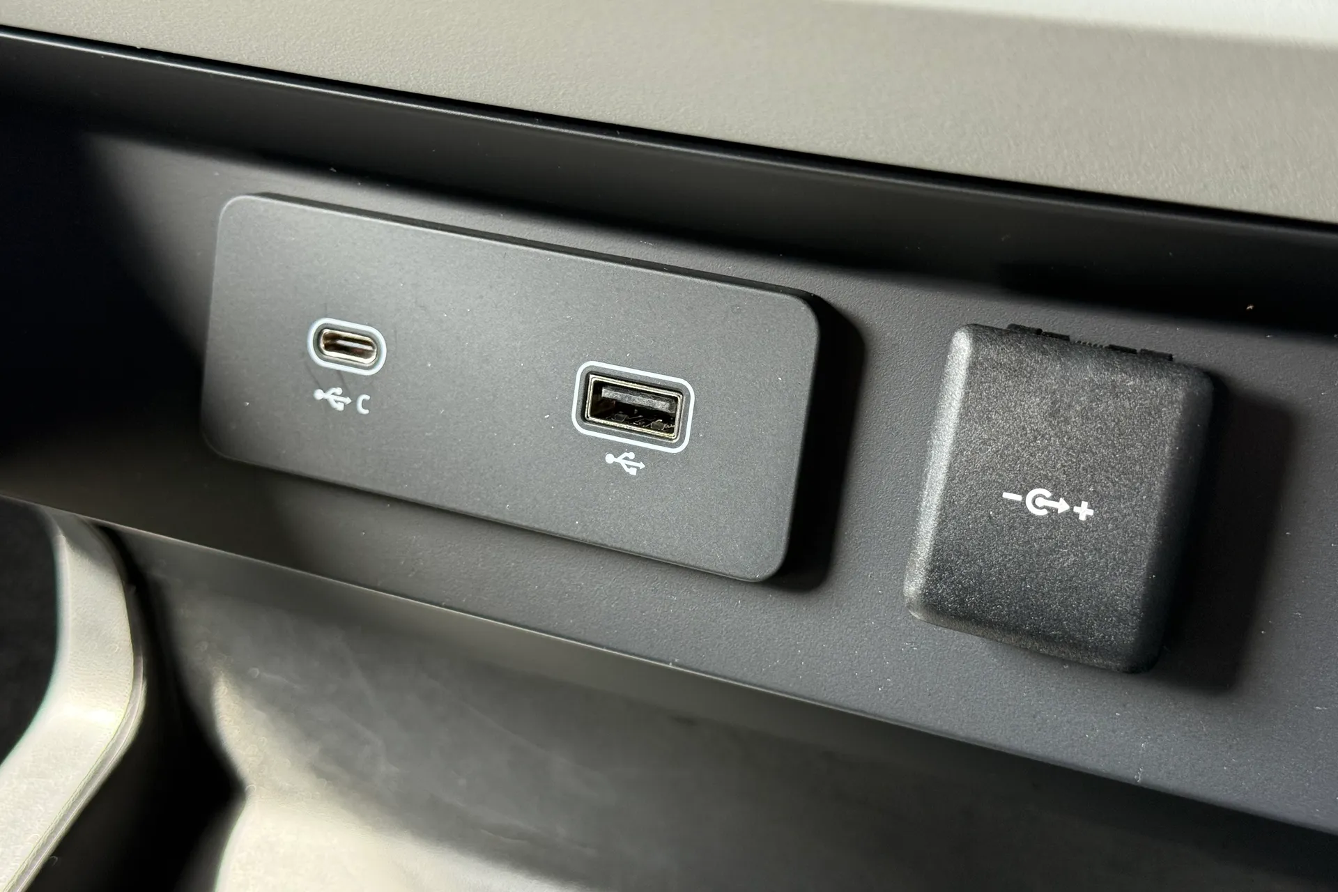 LAND ROVER DEFENDER thumbnail image number 57