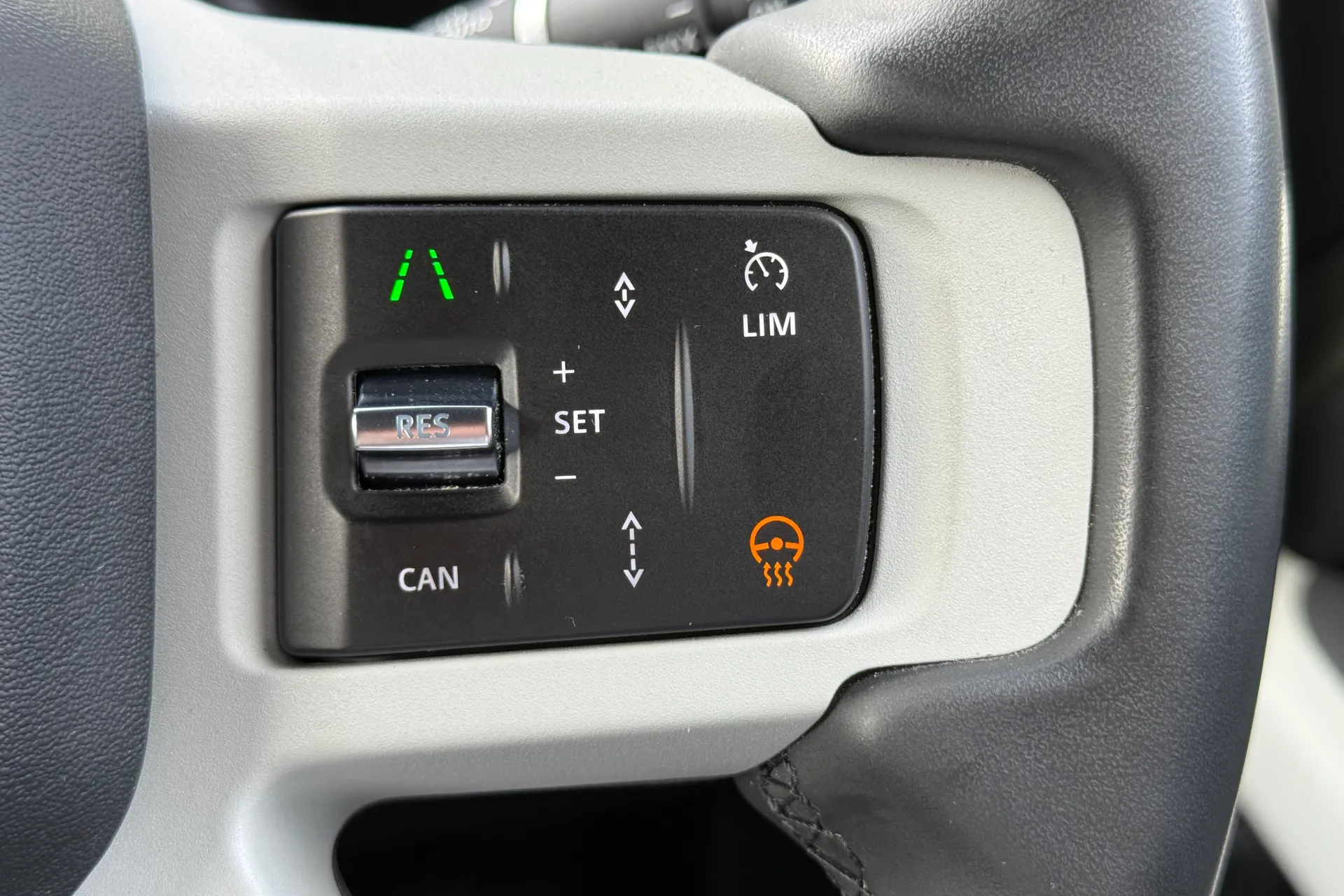LAND ROVER DEFENDER thumbnail image number 28