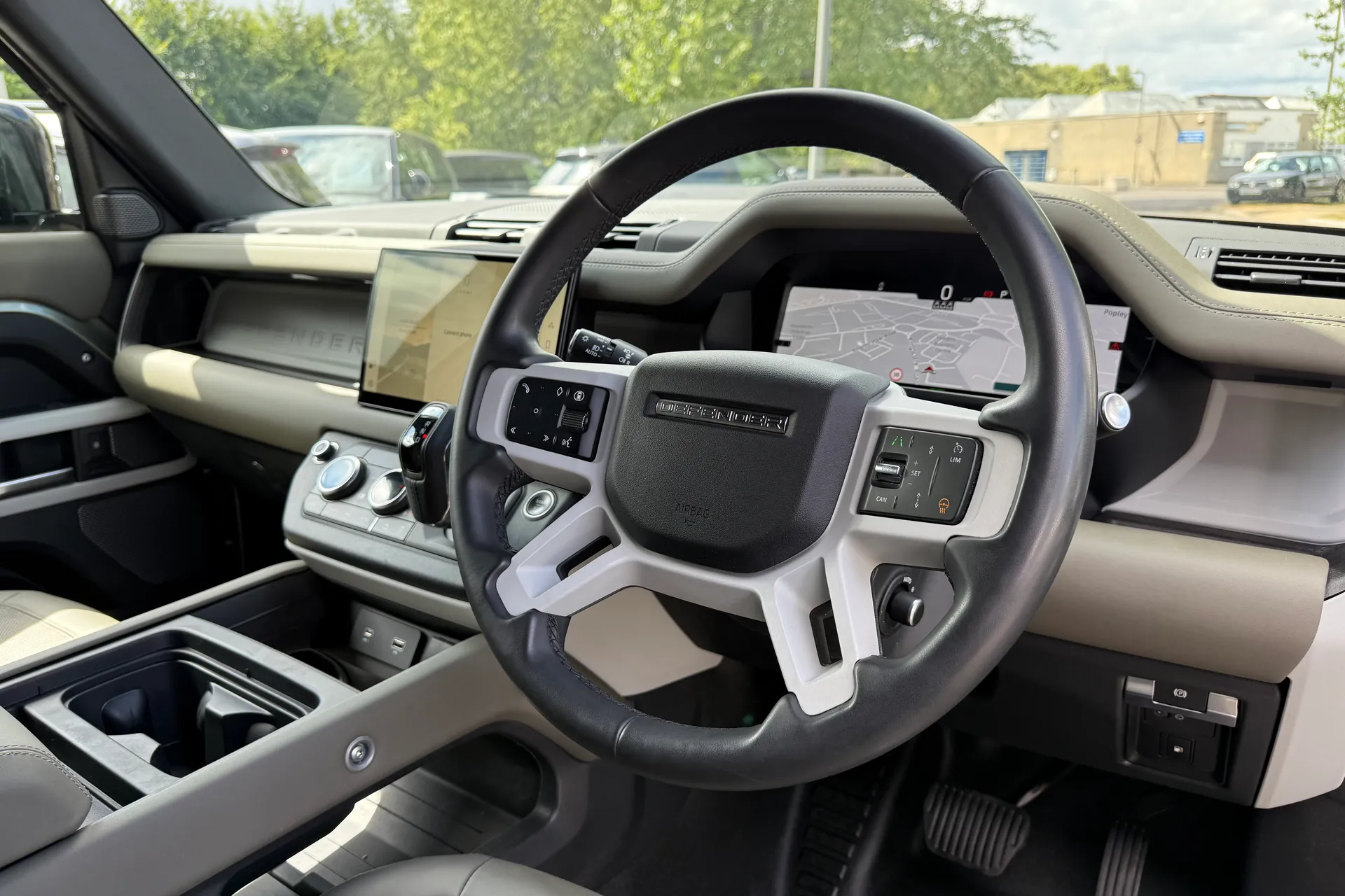 LAND ROVER DEFENDER thumbnail image number 32