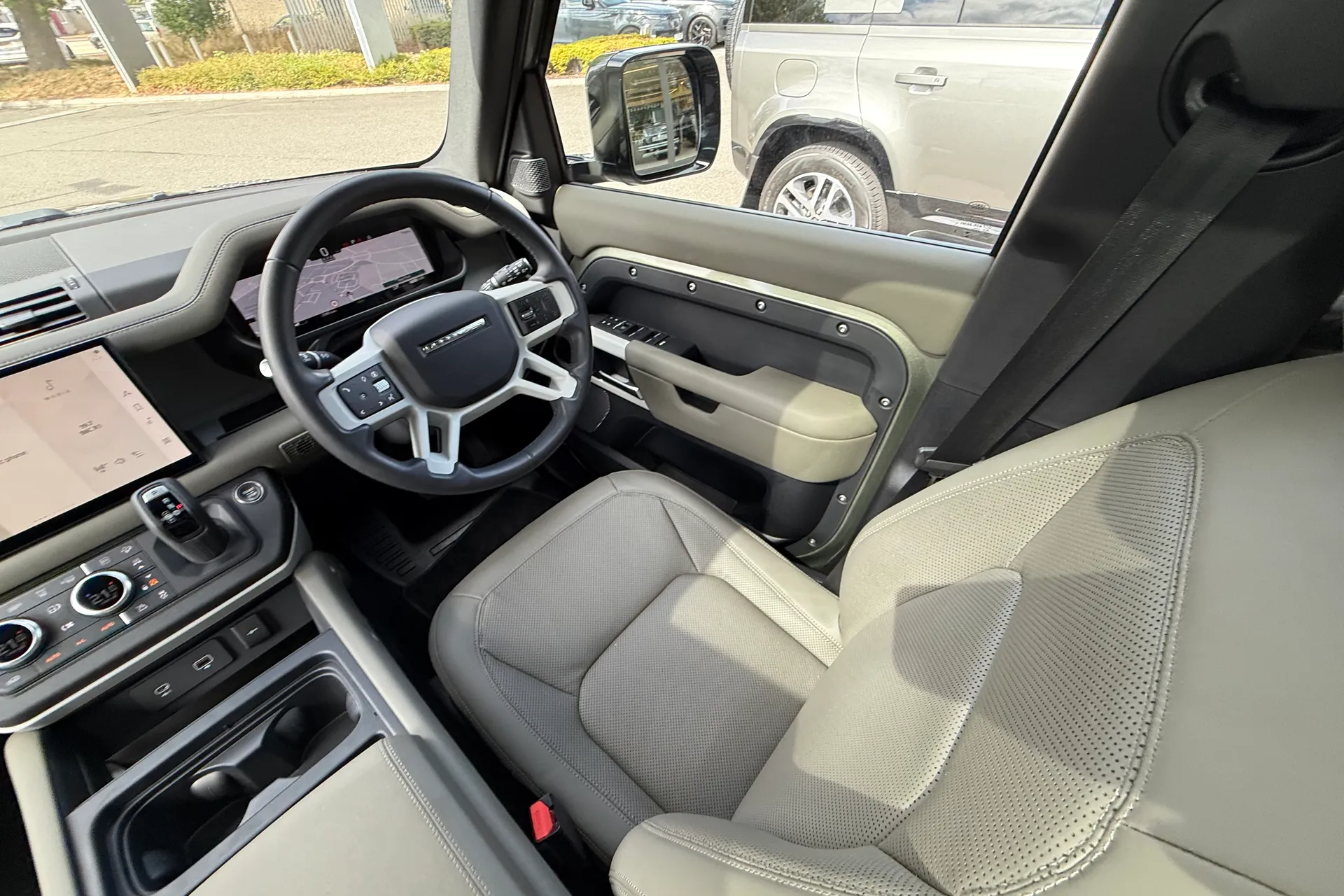 LAND ROVER DEFENDER thumbnail image number 14